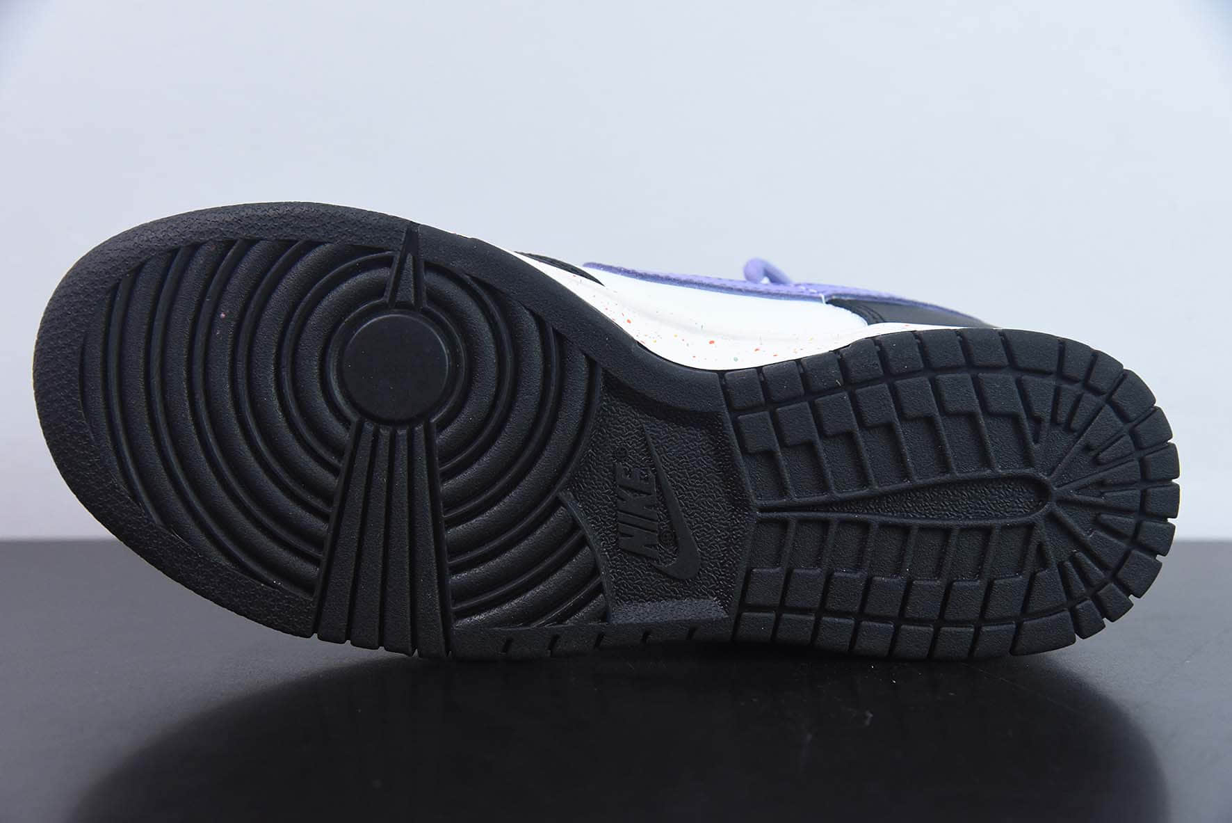 耐克Nike SB Dunk Low 黑白紫三勾绑带解构SB低帮休闲板鞋纯原版本 货号：FD4623-136