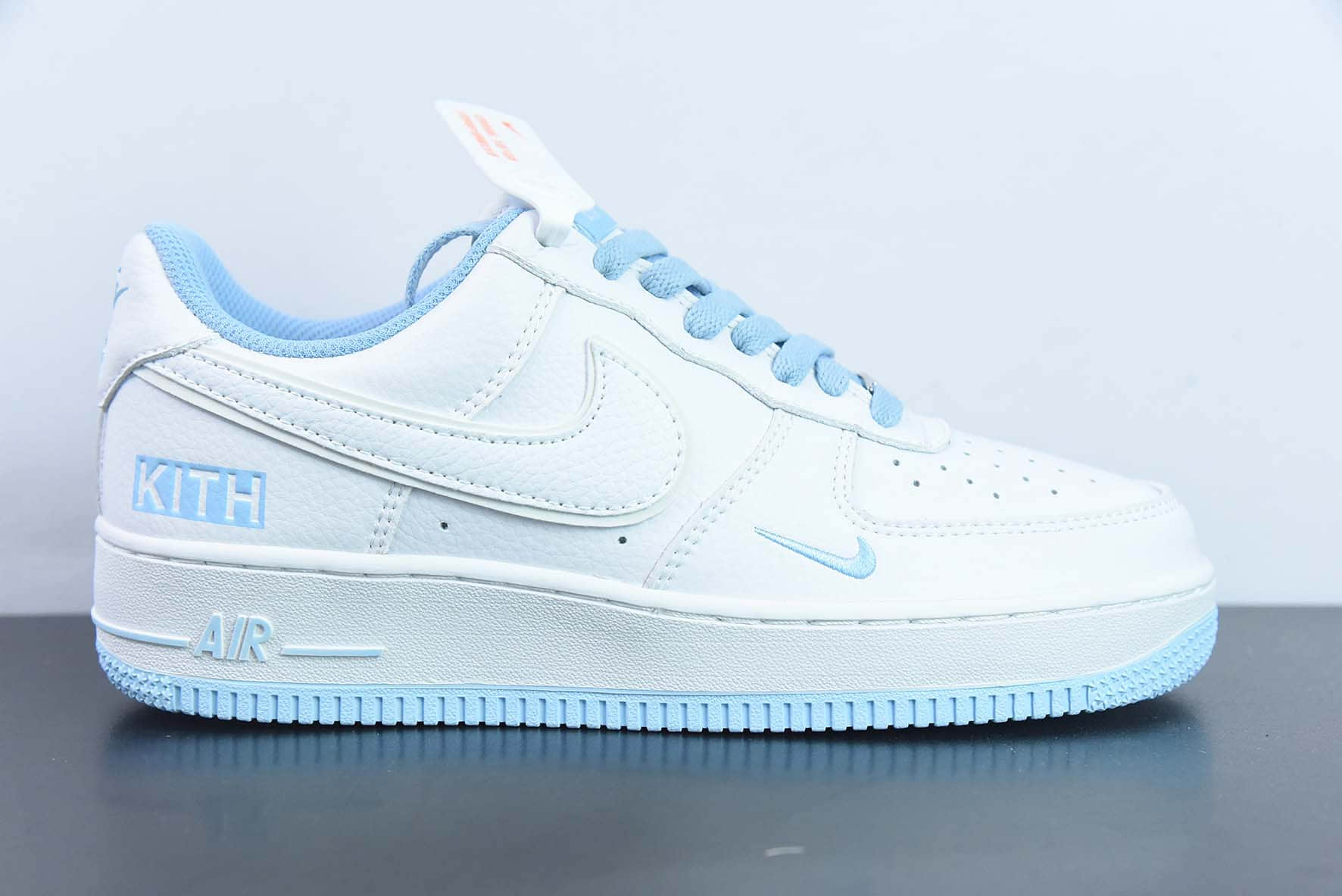 耐克Nike Kith x Nike Air Force 1 '07 LowWhiteUNC白大学蓝小钩联名款空军一号低帮休闲板鞋纯原版本 货号：KT1659-002