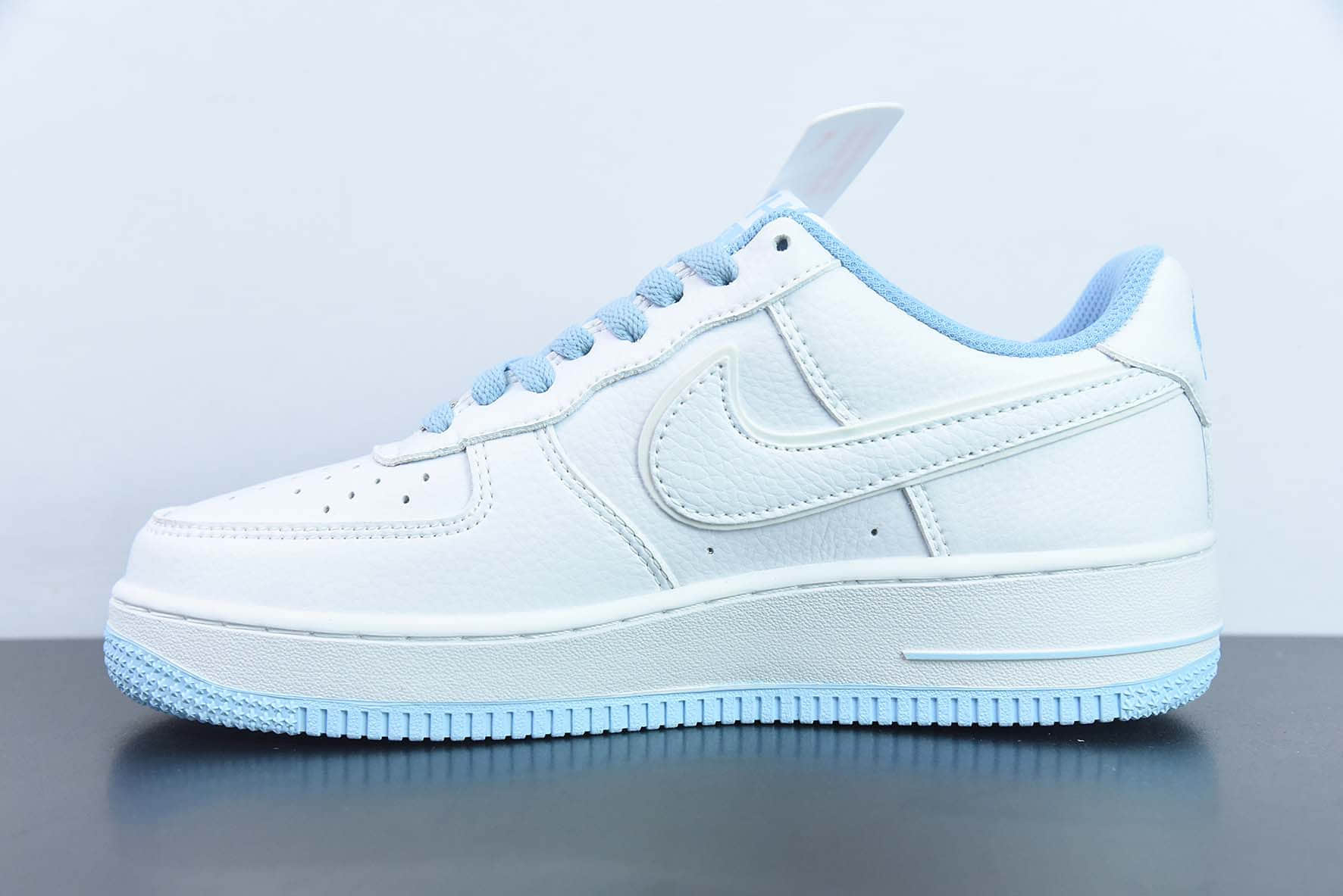 耐克Nike Kith x Nike Air Force 1 '07 LowWhiteUNC白大学蓝小钩联名款空军一号低帮休闲板鞋纯原版本 货号：KT1659-002