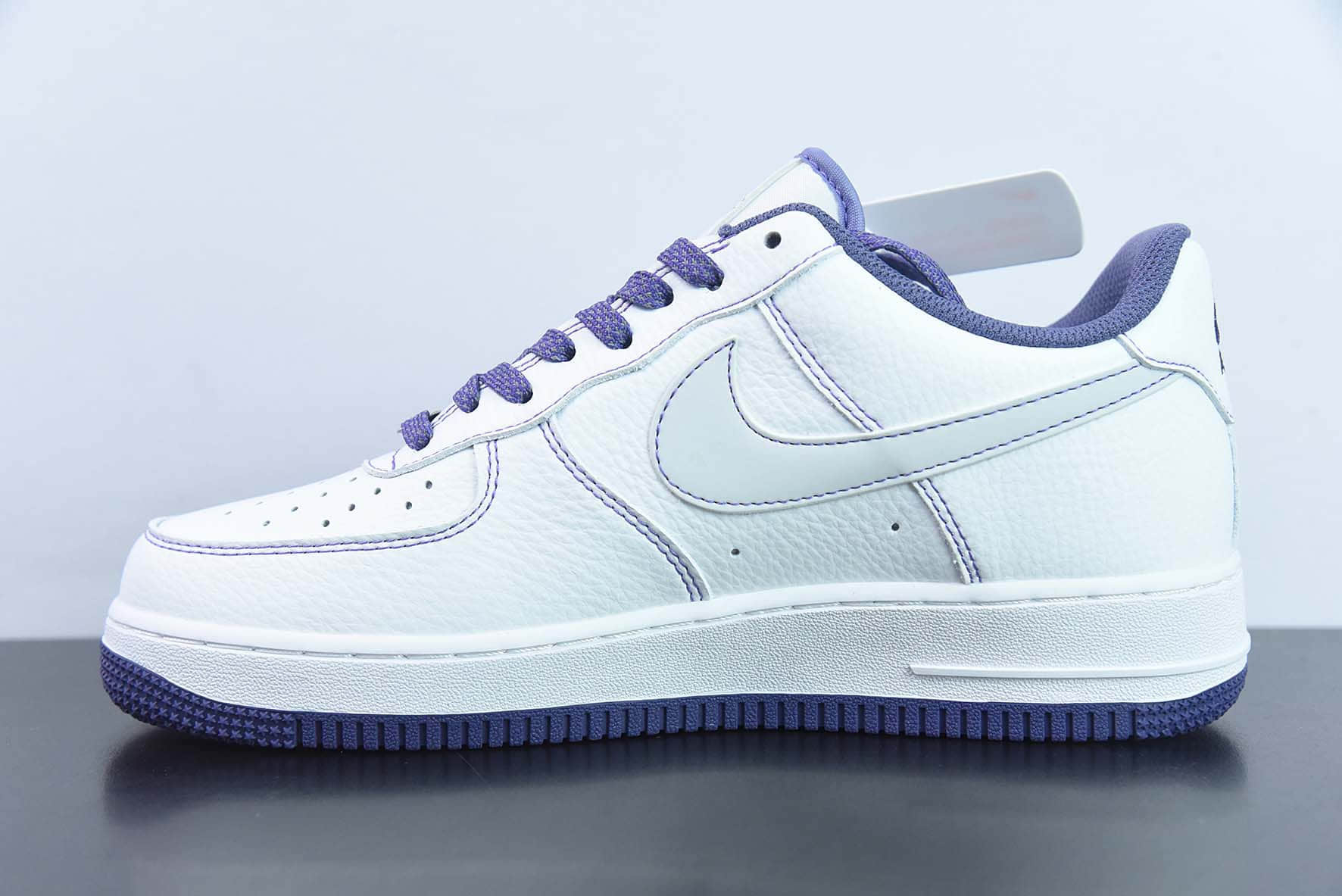 耐克Nike Air Force 1’07 LowWhitePurple Reflectiv皮革白葡萄紫3M天使反光空军一号低帮休闲板鞋纯原版本 货号：MM3603-025