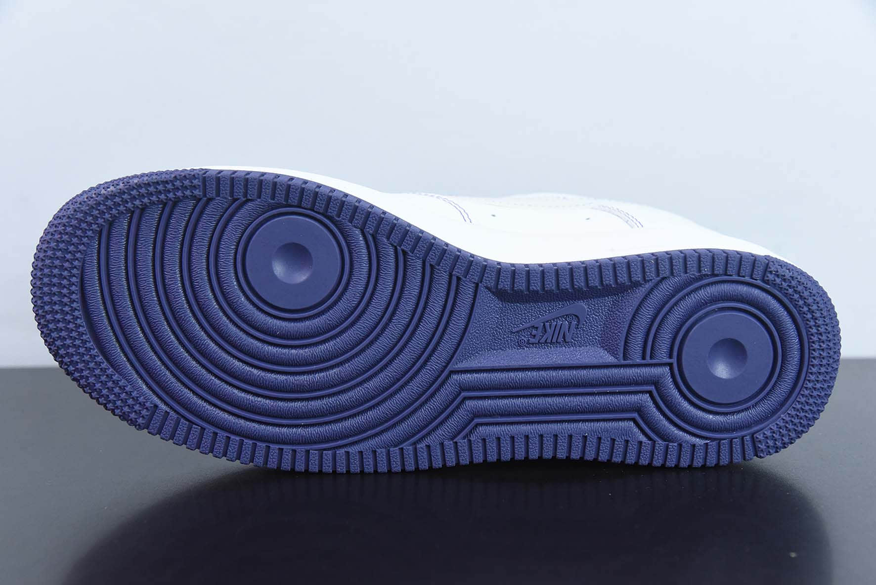 耐克Nike Air Force 1’07 LowWhitePurple Reflectiv皮革白葡萄紫3M天使反光空军一号低帮休闲板鞋纯原版本 货号：MM3603-025