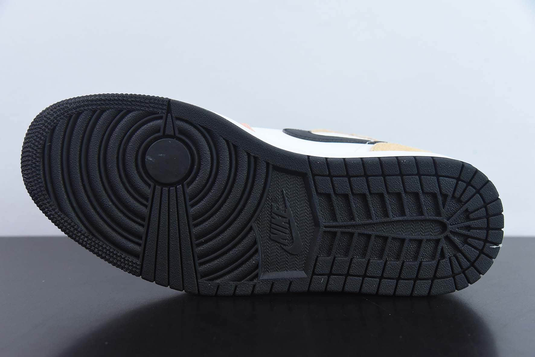 乔丹Air Jordan 1 Mid AJ1裸粉白中帮复古篮球鞋纯原版本 货号：DX4332-800 
