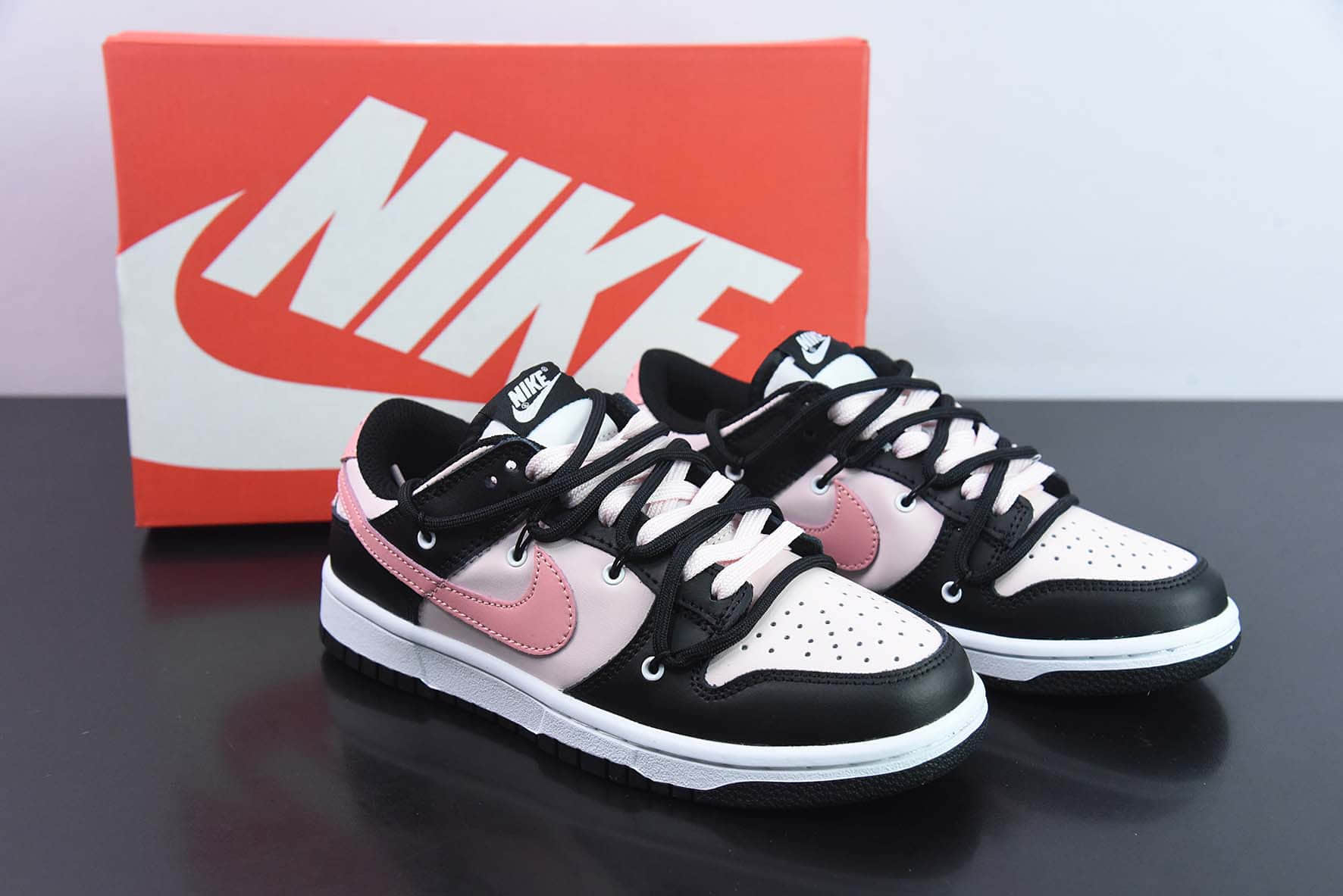 耐克Nike Dunk Low SB 白黑粉绑带定制版低帮滑板鞋纯原版本 货号：CW1590-100