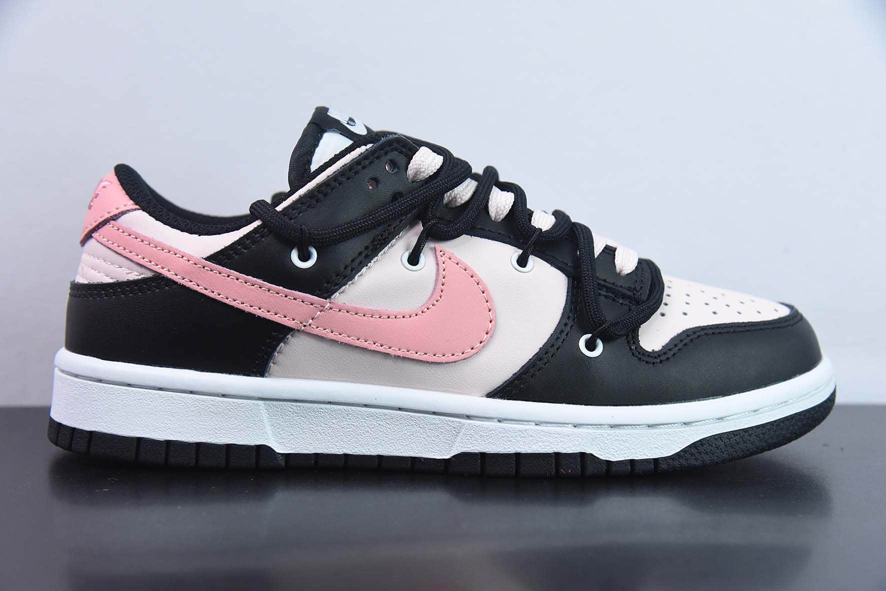 耐克Nike Dunk Low SB 白黑粉绑带定制版低帮滑板鞋纯原版本 货号：CW1590-100