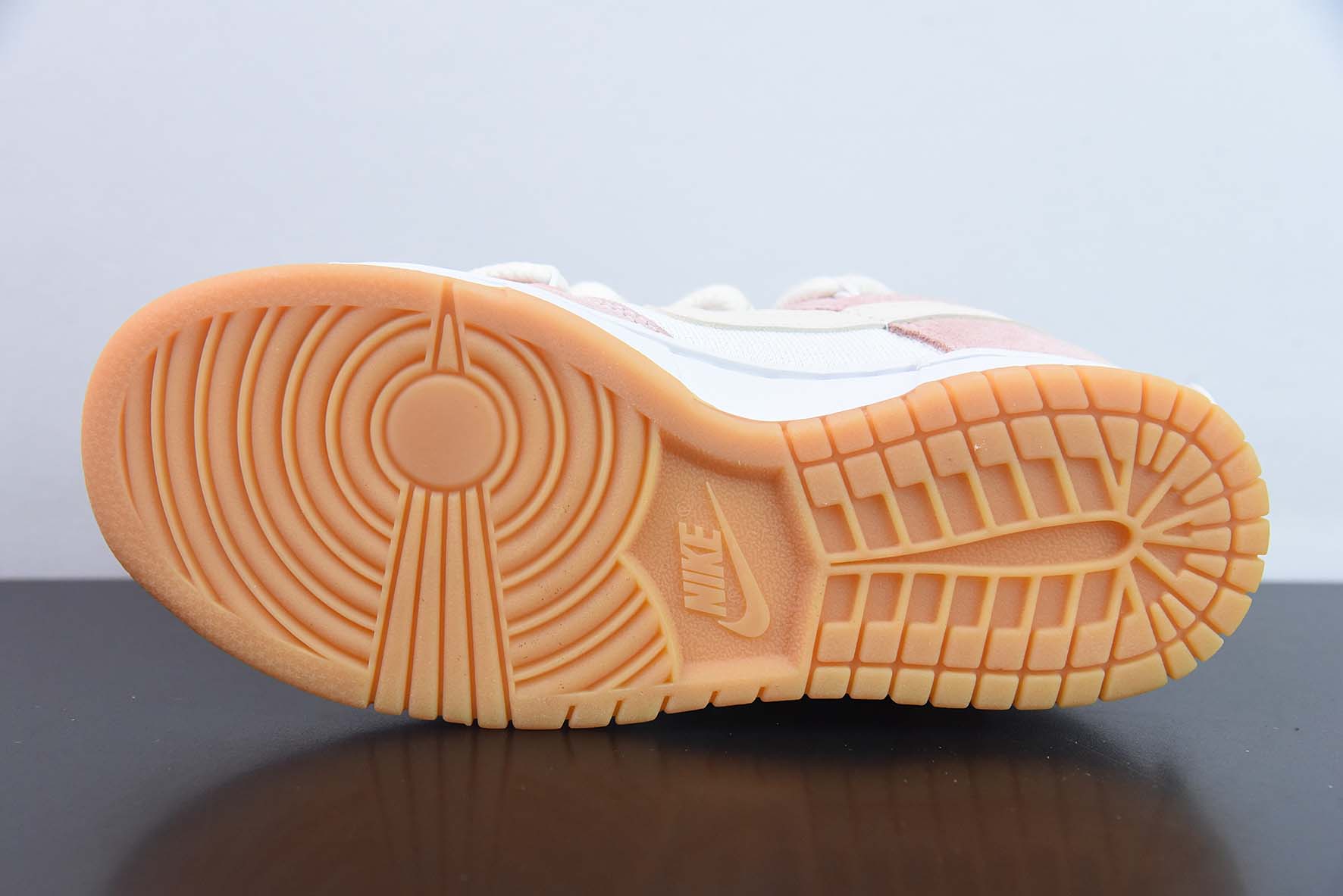 耐克Nike Dunk Low SB泰迪熊白粉绑带定制版低帮滑板鞋纯原版本 货号：DJ5318-640