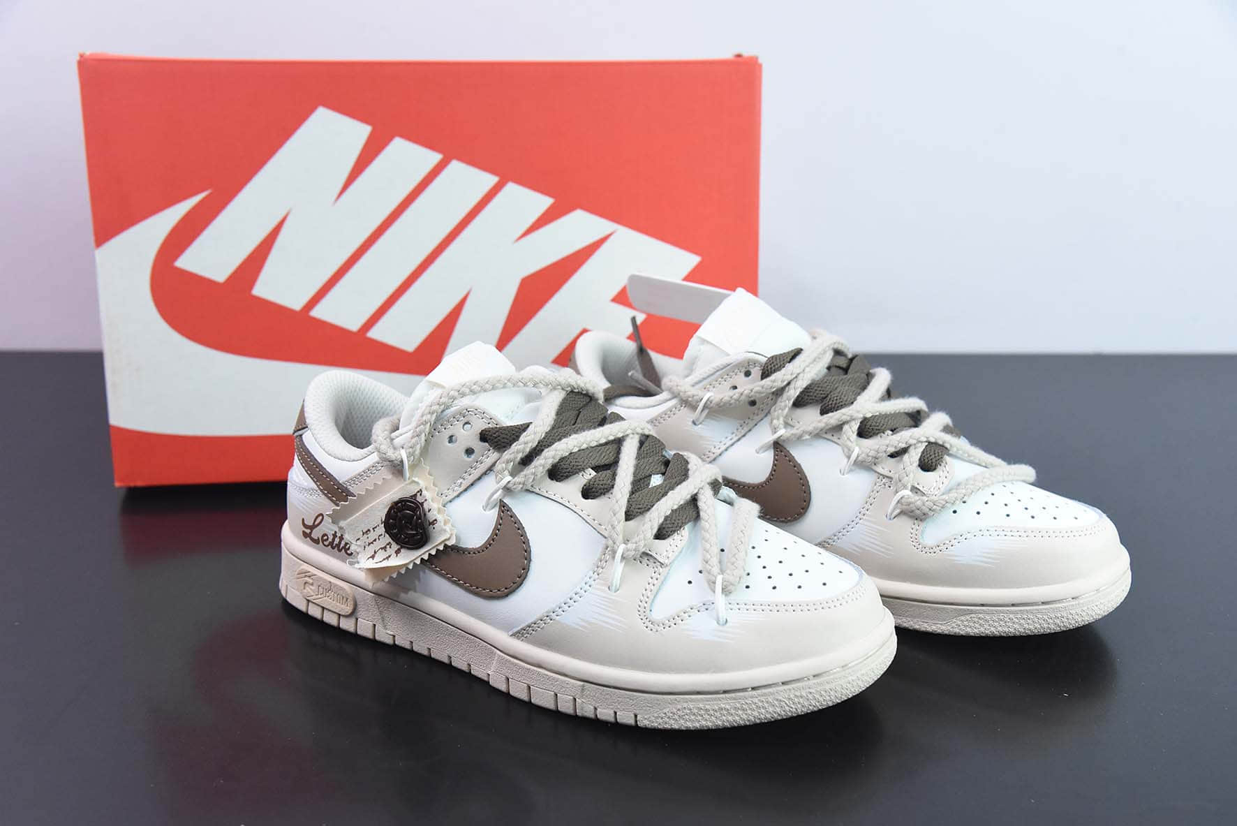 耐克Nike Dunk Low SB 白棕涂鸦绑带定制版低帮滑板鞋纯原版本 货号：DD1503-121