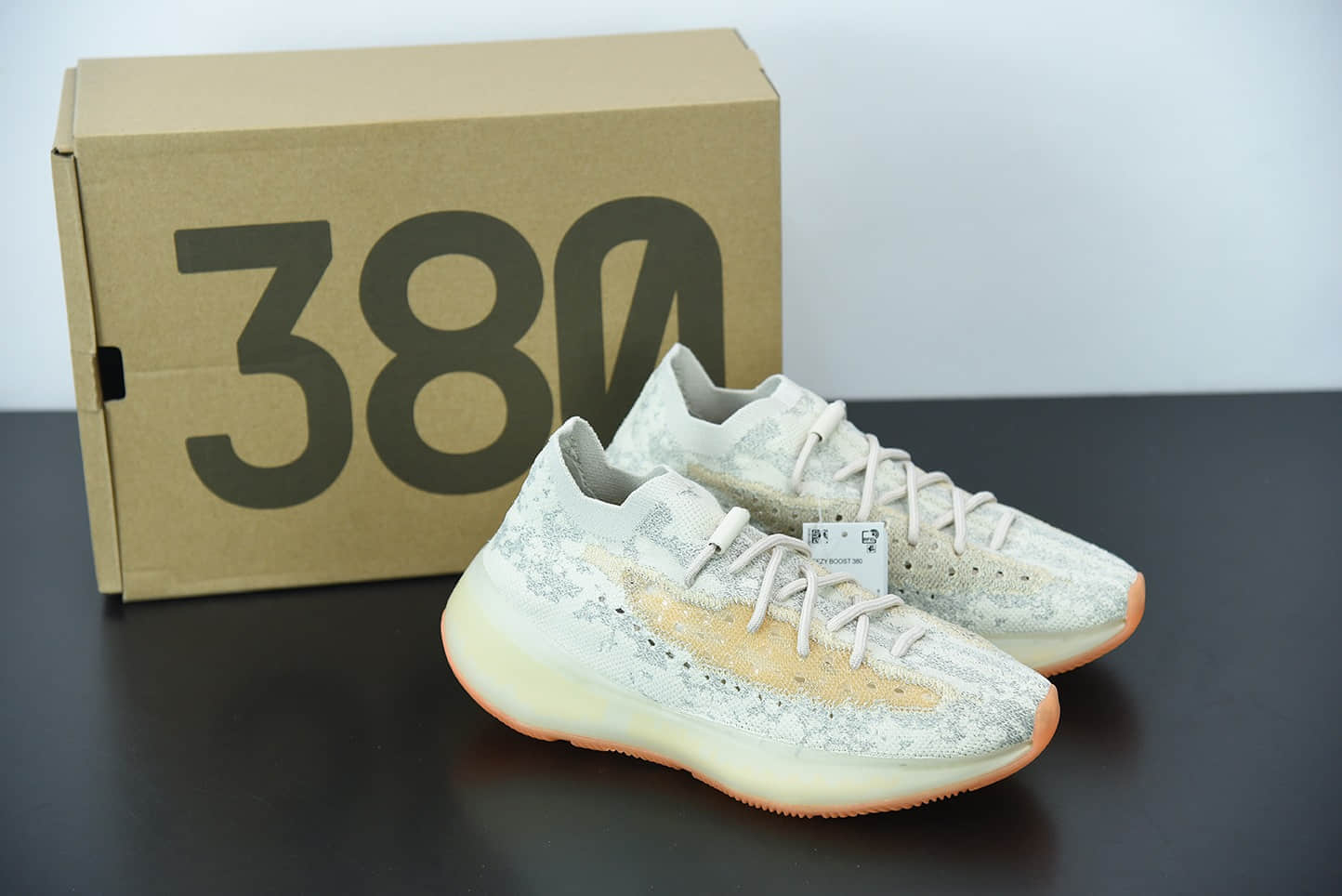 阿迪达斯Adidas Yeezy Boost 380侃爷联名限定蜜桃粉满天星椰子380系列减震跑步鞋纯原版本 货号：GY2649