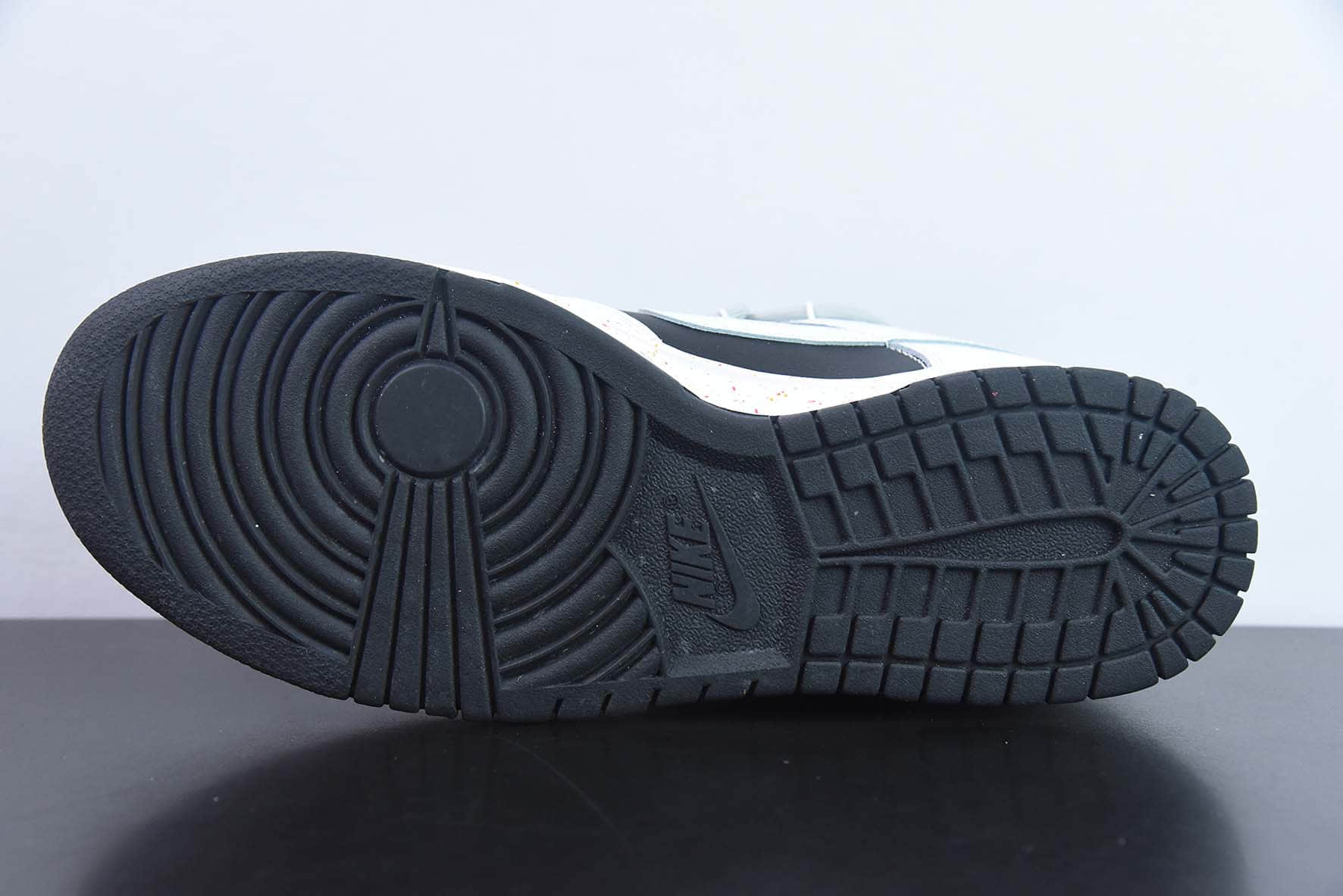 耐克Nike SB Dunk Low 解构活力三钩黑白灰SB低帮休闲滑板鞋纯原版本 货号：FD4623-139