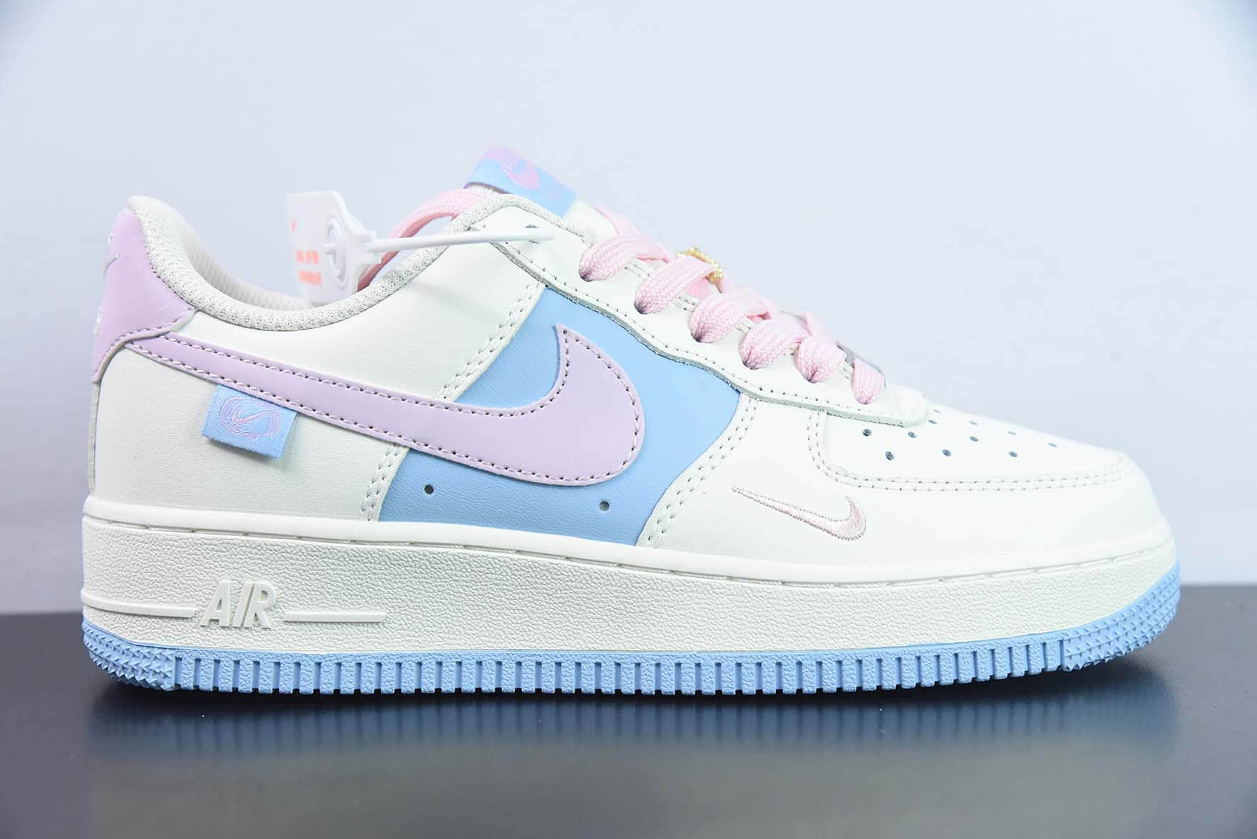 耐克Nike Air Force 1 '07 Low QSSail WhiteBluePink Swoosh皮革米白浅蓝粉小钩空军一号经典低帮百搭休闲运动板鞋纯原版本 货号：DB3301-222 