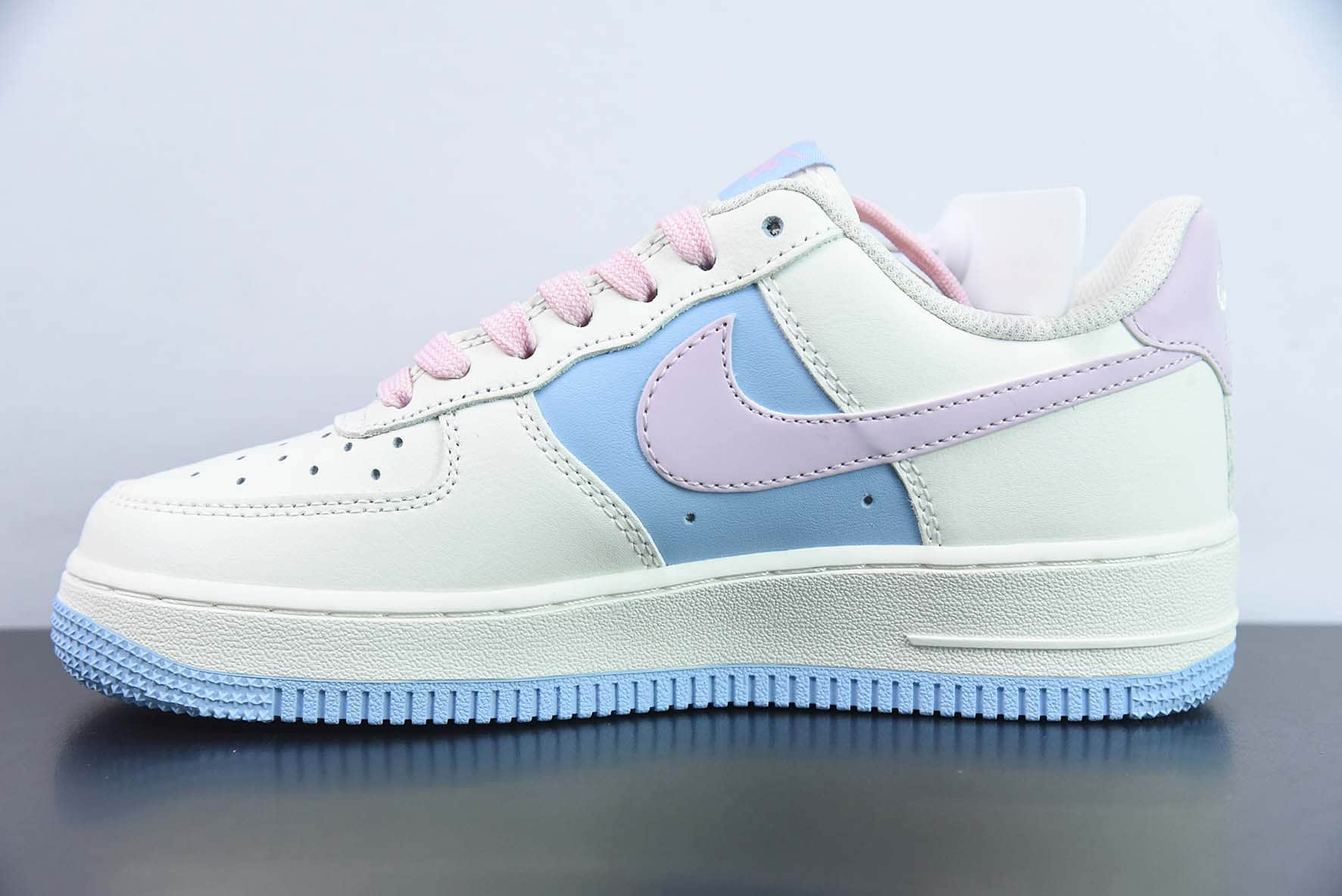 耐克Nike Air Force 1 '07 Low QSSail WhiteBluePink Swoosh皮革米白浅蓝粉小钩空军一号经典低帮百搭休闲运动板鞋纯原版本 货号：DB3301-222 