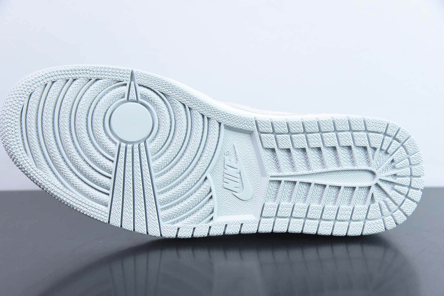 乔丹Air Jordan 1 Low OG Neutral Grey AJ1灰白低帮复古文化篮球鞋纯原版本 货号：CZ0790-100