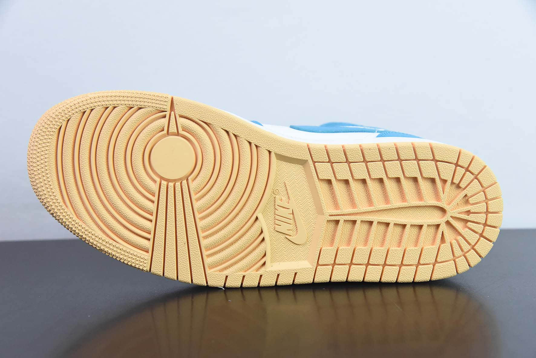 乔丹Air Jordan 1 MID AJ1白湖水蓝中帮经典复古文化休闲运动篮球鞋纯原版本 货号：DQ8426-400