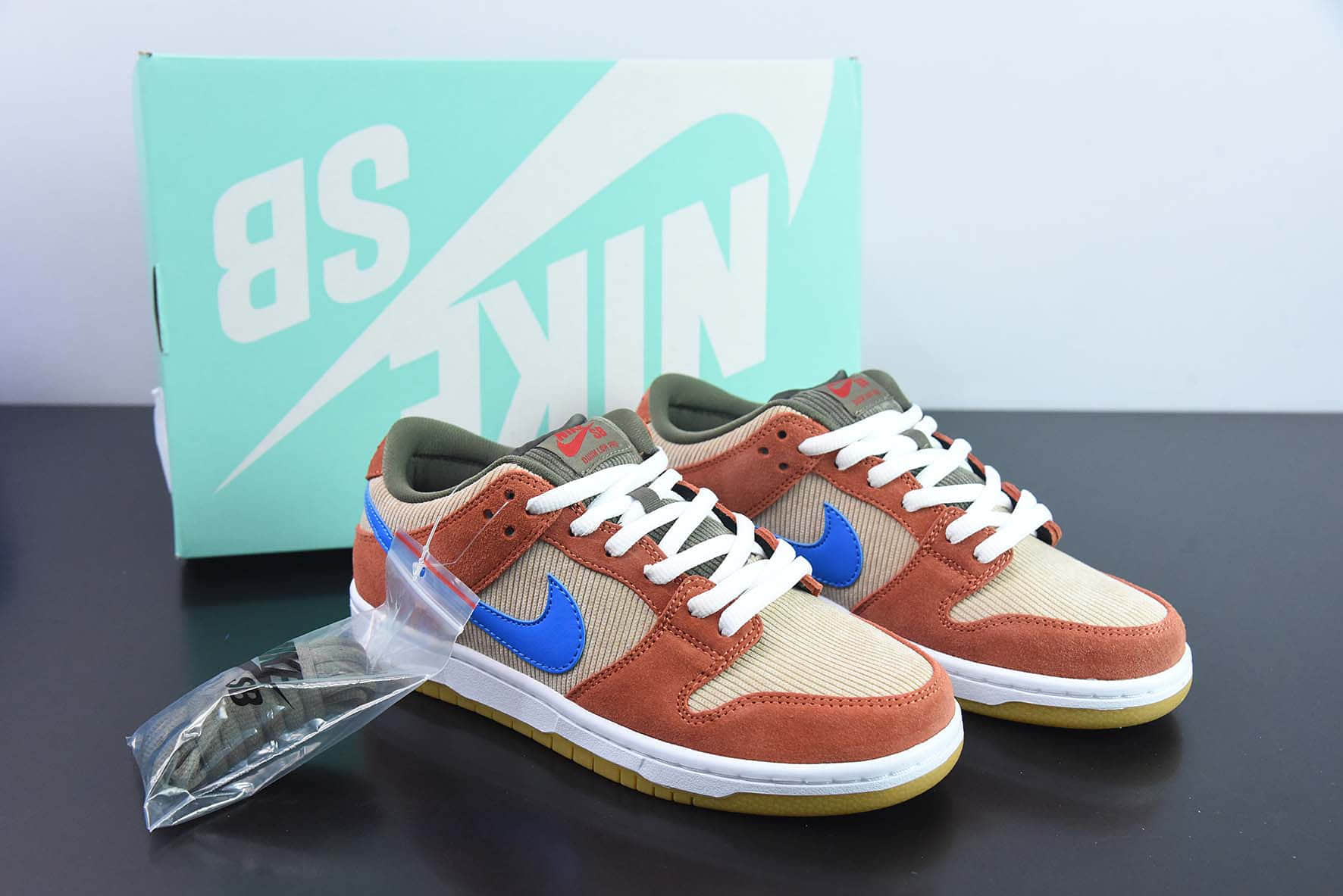 耐克Nike SB Dunk Low Pro Color 灯芯绒低帮休闲运动滑板鞋纯原版本 货号：BQ6817-201 