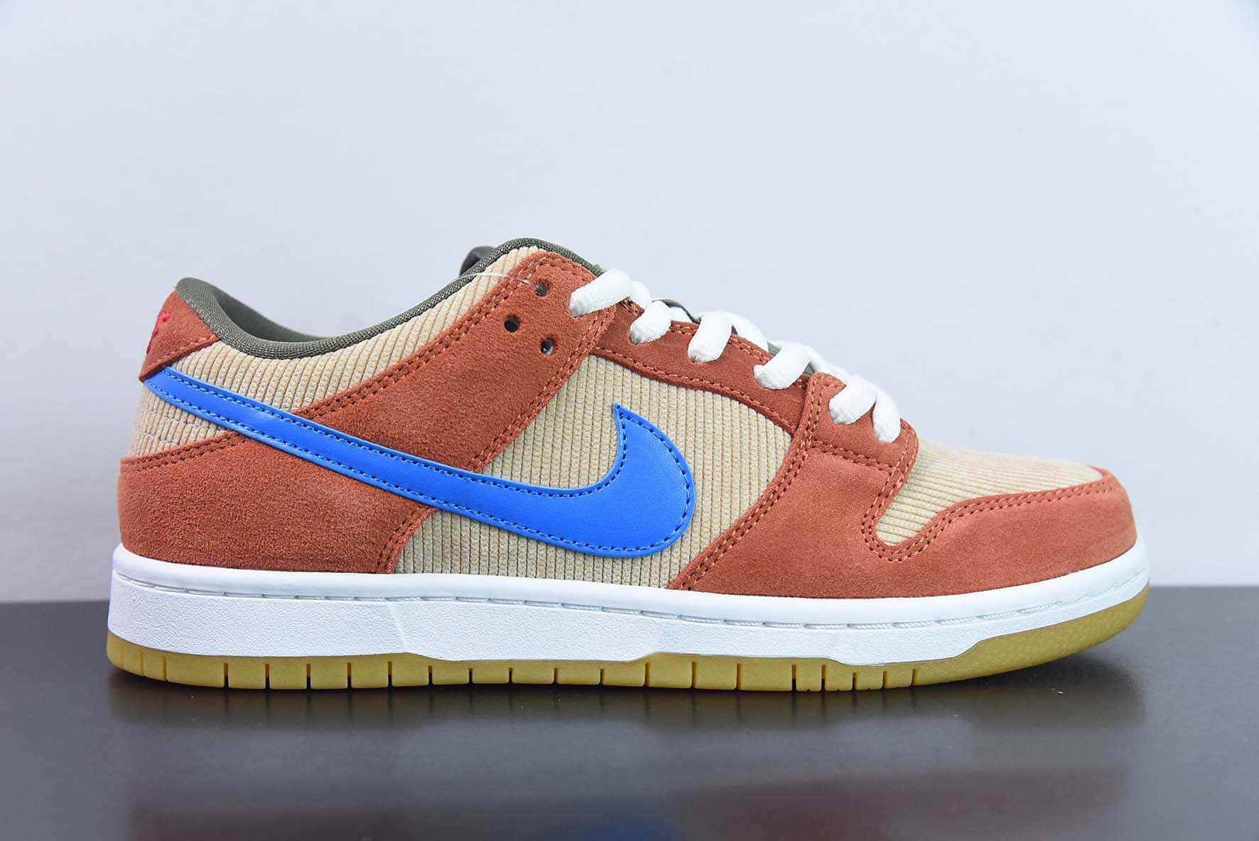 耐克Nike SB Dunk Low Pro Color 灯芯绒低帮休闲运动滑板鞋纯原版本 货号：BQ6817-201 