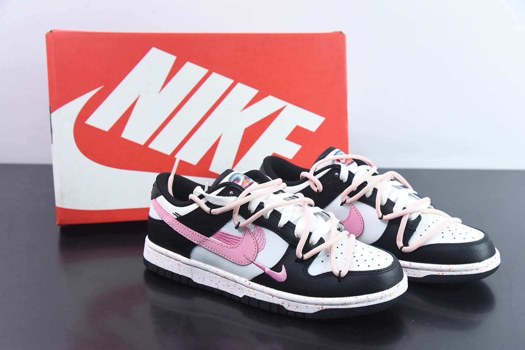 耐克Nike Dunk Low Multi Color 活力三勾黑白粉定制版解构绑带休闲板鞋纯原版本 货号：FD4623-140