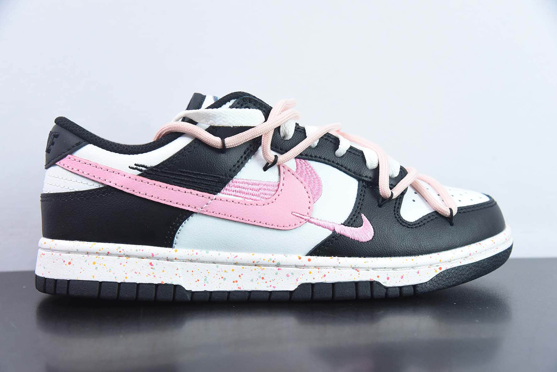 耐克Nike Dunk Low Multi Color 活力三勾黑白粉定制版解构绑带休闲板鞋纯原版本 货号：FD4623-140