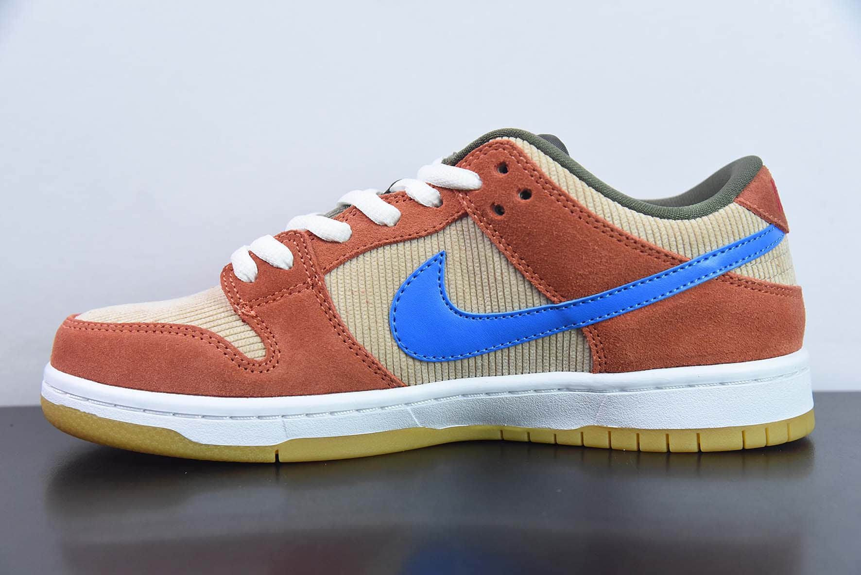 耐克Nike SB Dunk Low Pro Color 灯芯绒低帮休闲运动滑板鞋纯原版本 货号：BQ6817-201 