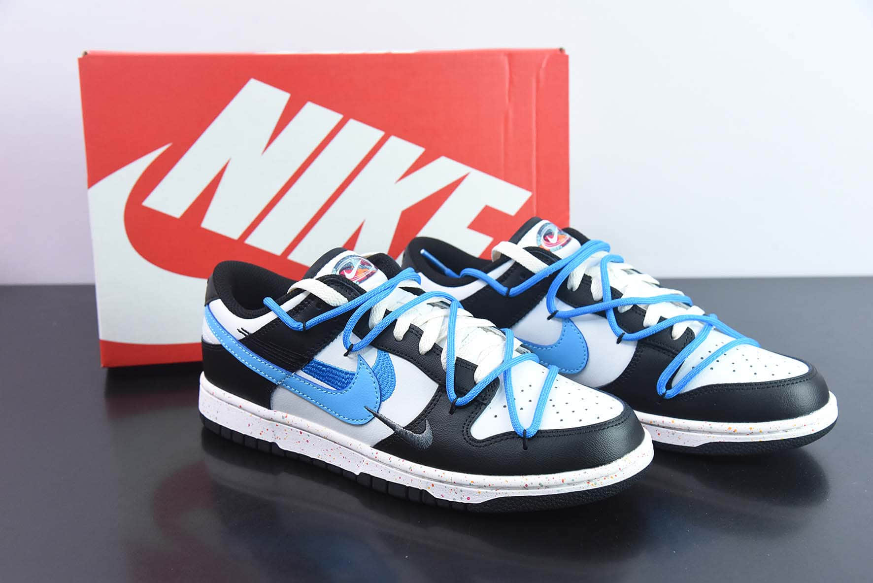 耐克Nike Dunk Low Multi Color 活力三勾黑白蓝定制版解构绑带休闲板鞋纯原版本 货号：FD4623-141