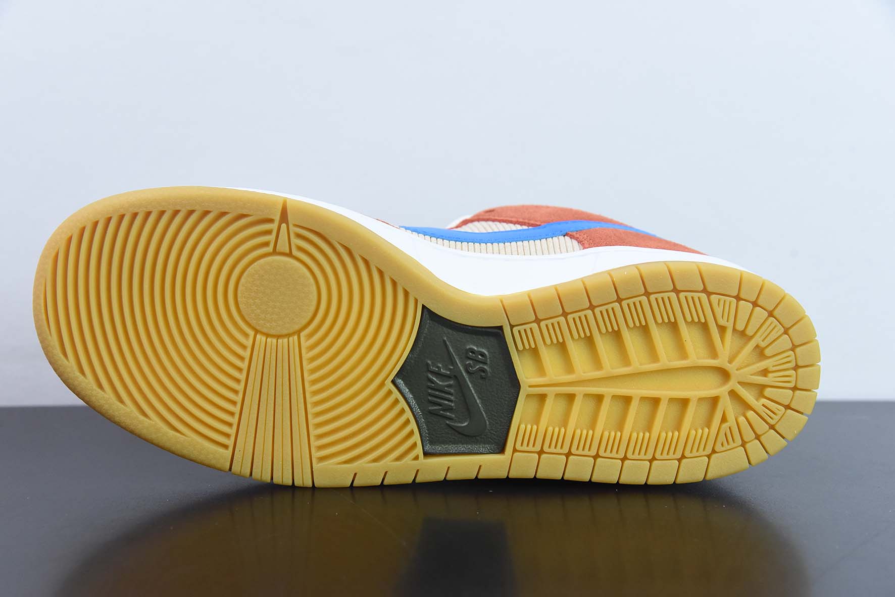 耐克Nike SB Dunk Low Pro Color 灯芯绒低帮休闲运动滑板鞋纯原版本 货号：BQ6817-201 