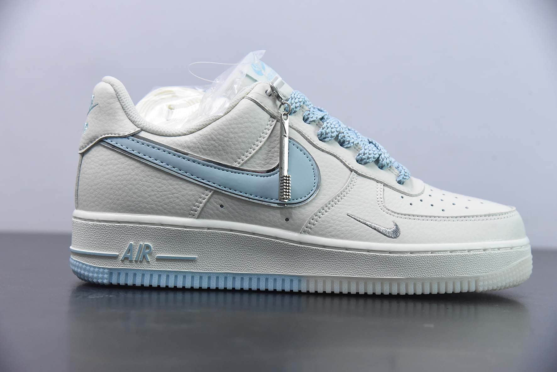 耐克Nike Air Force 1 Low '07 天蓝小勾满天星低帮空军一号休闲板鞋纯原版本 货号：JJ0253-008