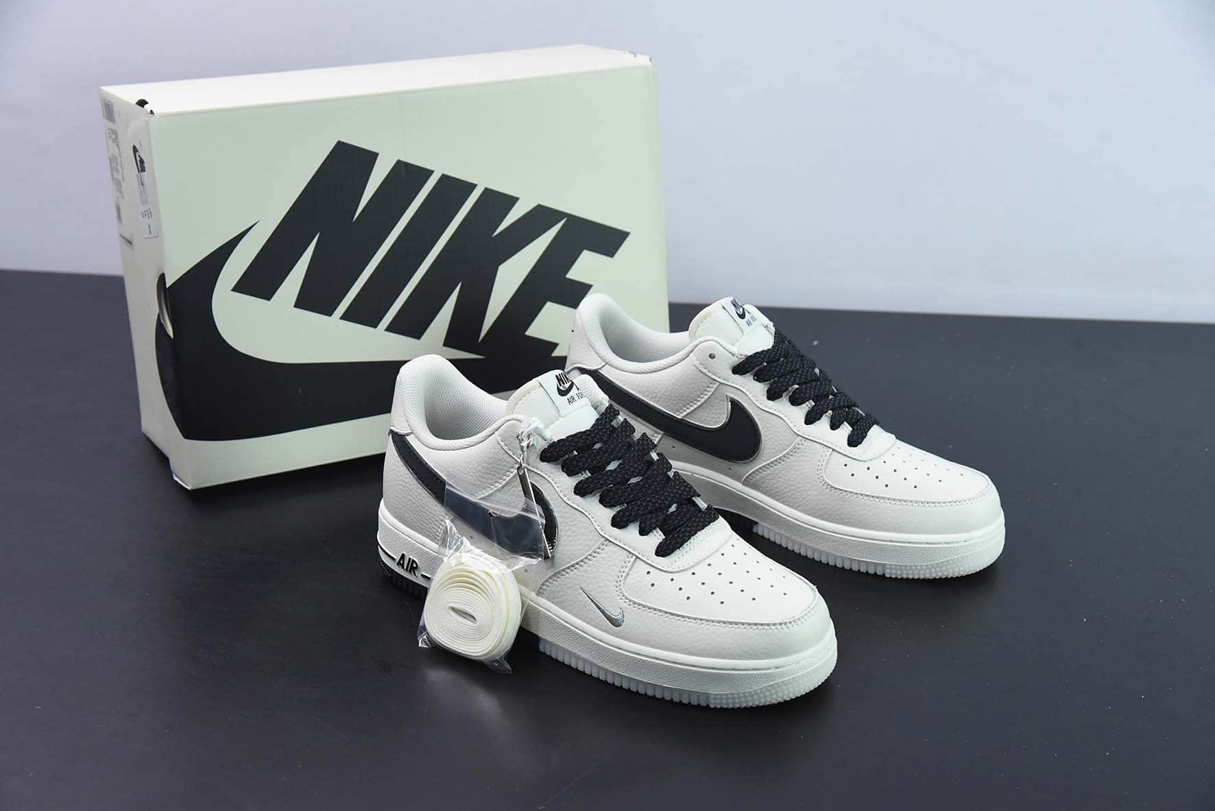 耐克Nike Air Force 1 米白黑满天星空军一号低帮运动休闲板鞋纯原版本 货号：JJ0253-001 