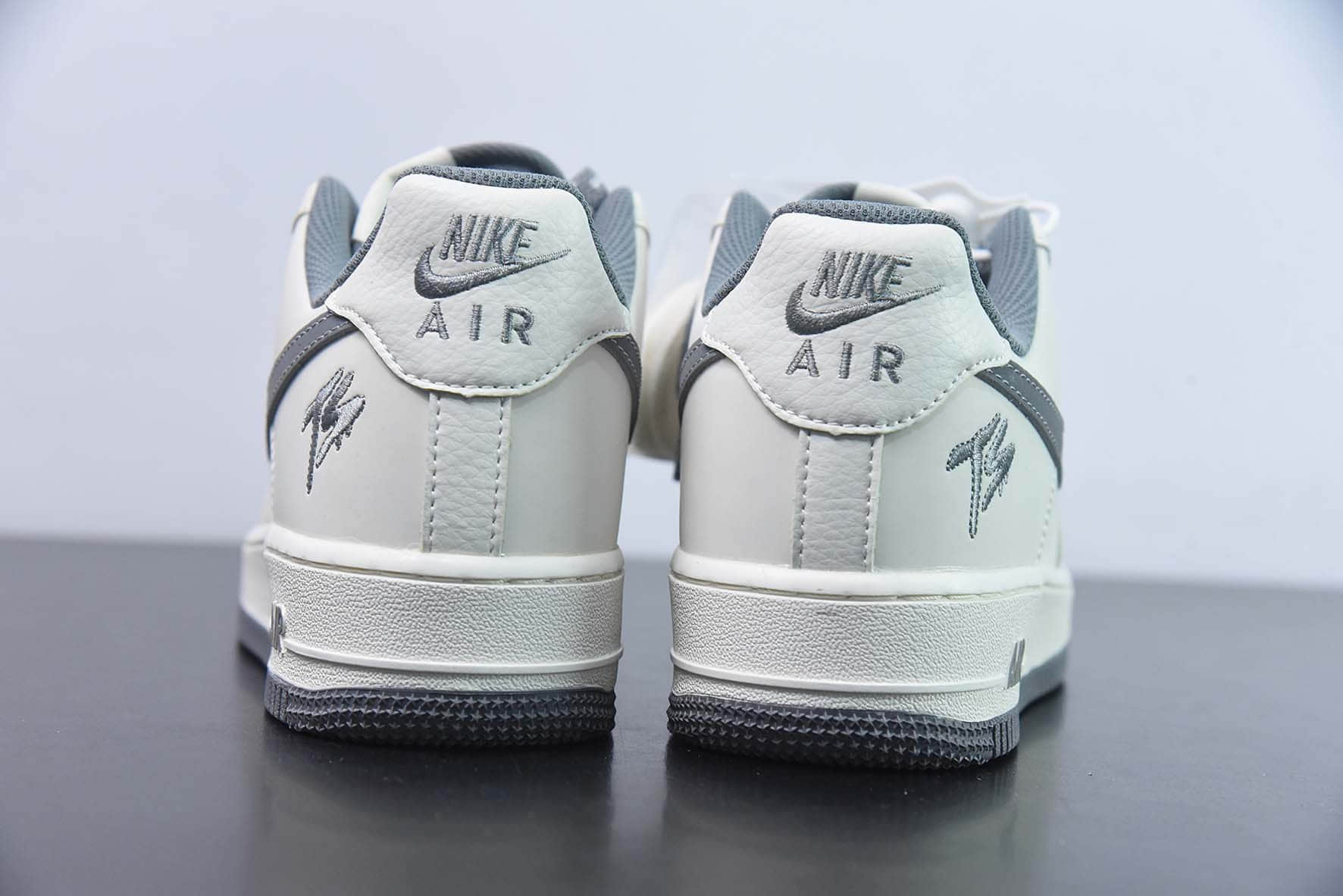 耐克Nike Air Force 1 TS联名深灰帆布空军一号低帮运动休闲板鞋纯原版本 货号：PF9055-751