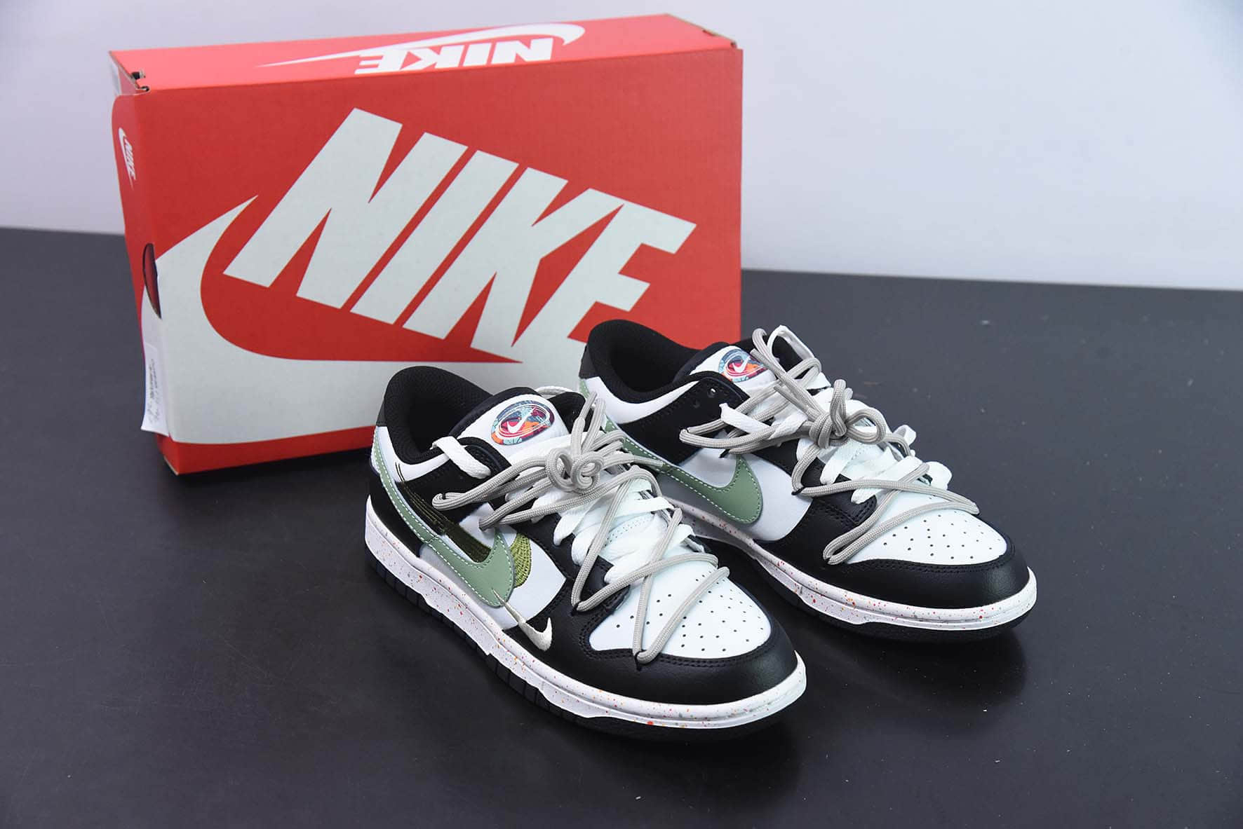 耐克Nike SB Dunk Low 黑白绿解构活力三钩抽绳系列复古低帮板鞋纯原版本 货号：FD4623-143 