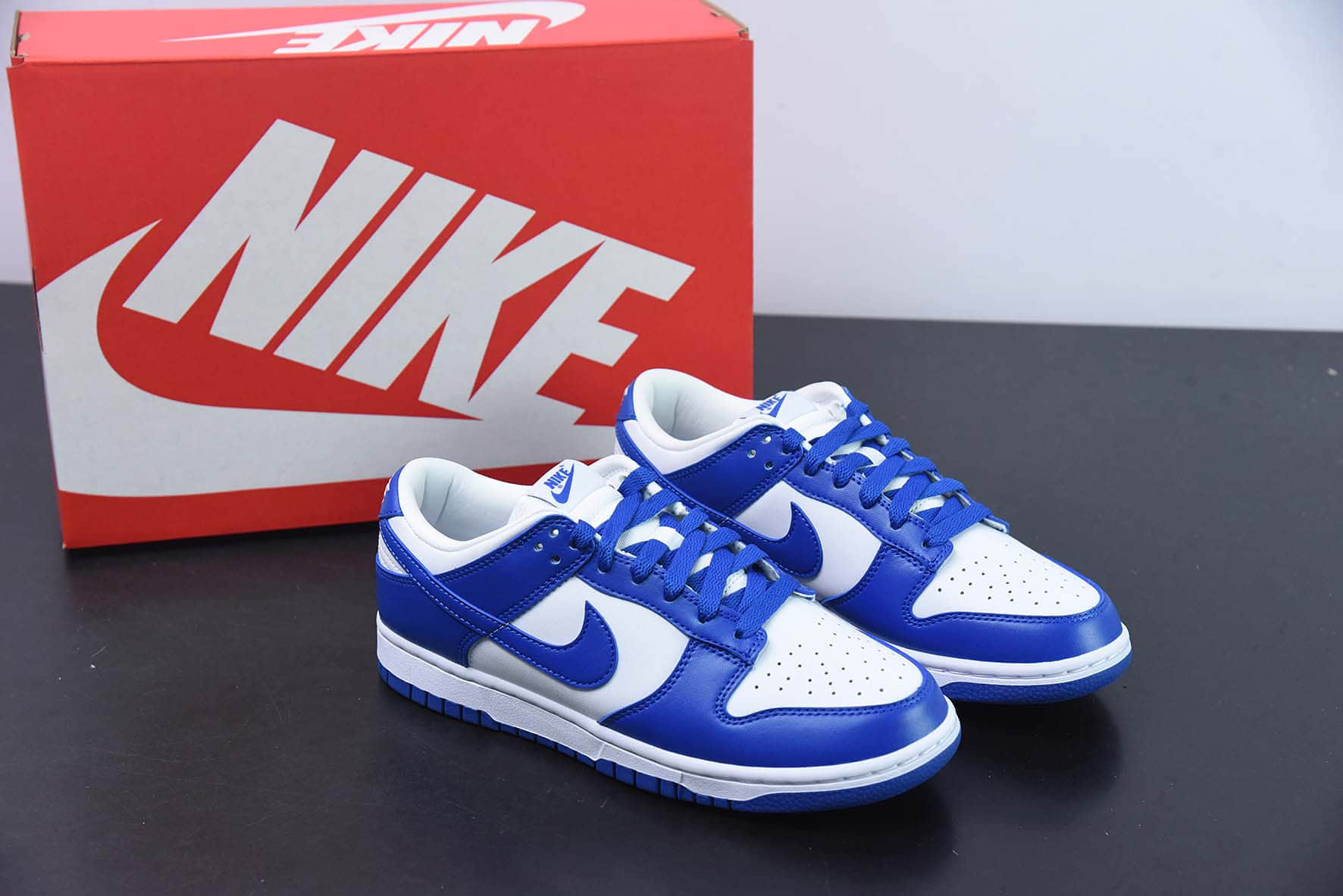 耐克Nike SB Dunk Low “Habibi” 天空蓝白SB扣篮系列复古低帮休闲运动滑板板鞋纯原版本 货号：JU1726-100