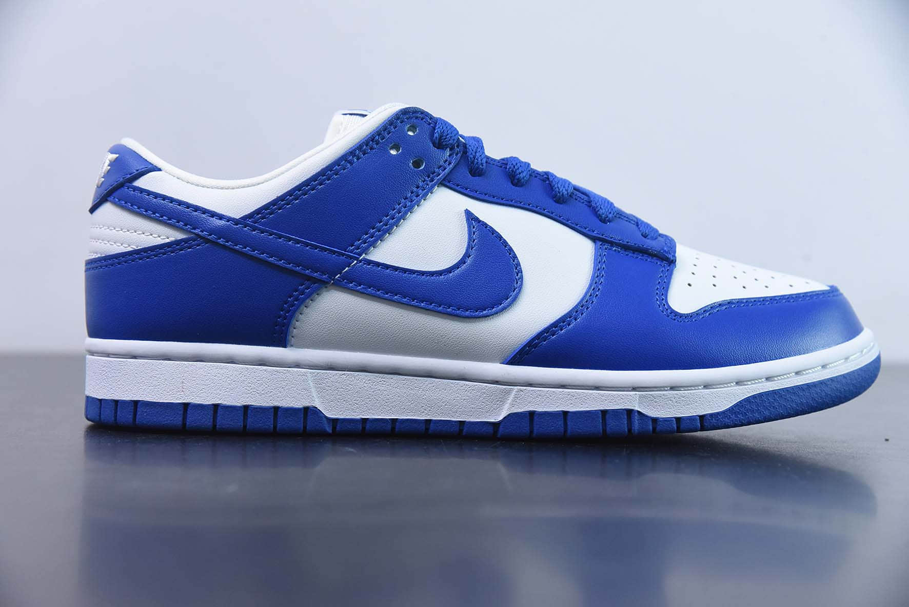 耐克Nike SB Dunk Low “Habibi” 天空蓝白SB扣篮系列复古低帮休闲运动滑板板鞋纯原版本 货号：JU1726-100