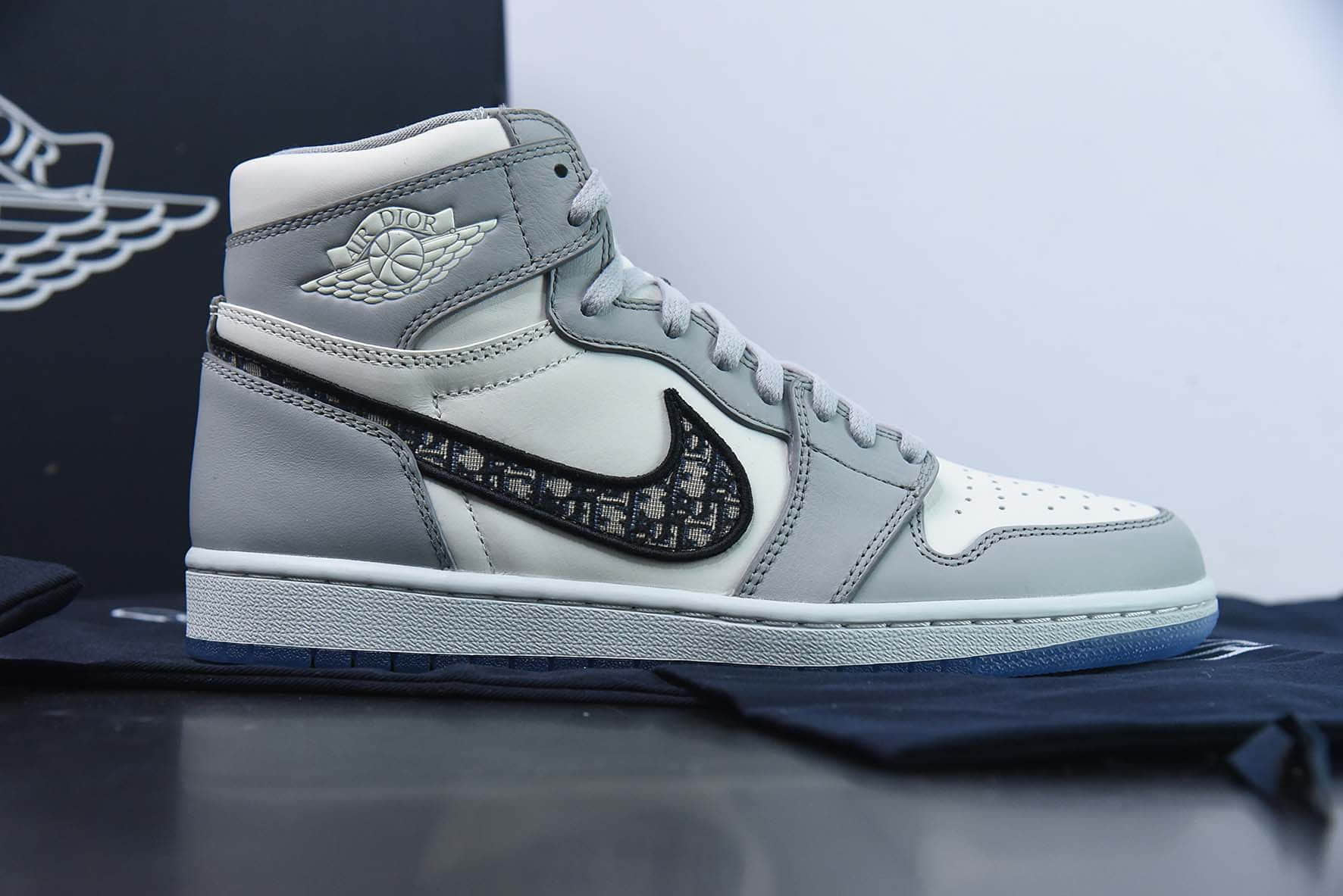 乔丹Air Jordan Dior x Air Jordan 1 HighAJ1大迪奥烟灰高帮复古文化篮球鞋纯原版本 货号：CN8607-002