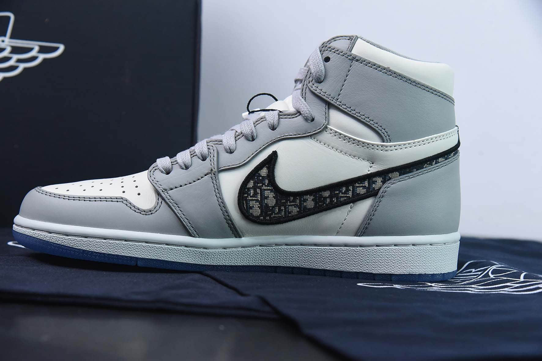 乔丹Air Jordan Dior x Air Jordan 1 HighAJ1大迪奥烟灰高帮复古文化篮球鞋纯原版本 货号：CN8607-002