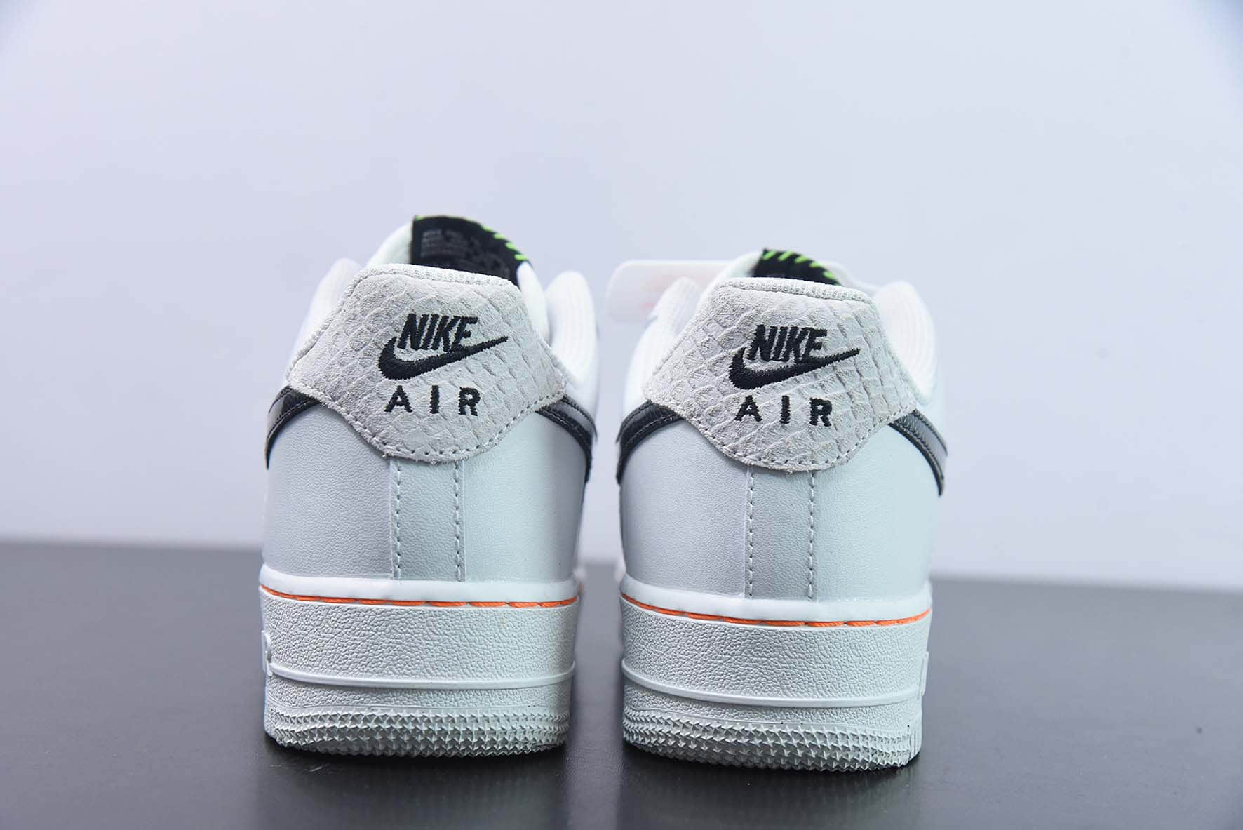 耐克Nike Air Force 1’07 LowSail Snakeskin皮革米白蛇纹深灰空军一号低帮休闲板鞋纯原版本 货号：FN8892-191 