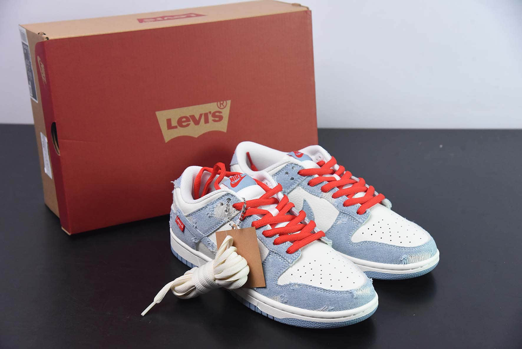 耐克Nike Levi's x NK Dunk Low 李维斯联名破布牛仔蓝SB低帮休闲板鞋纯原版本 货号：LE0021-005