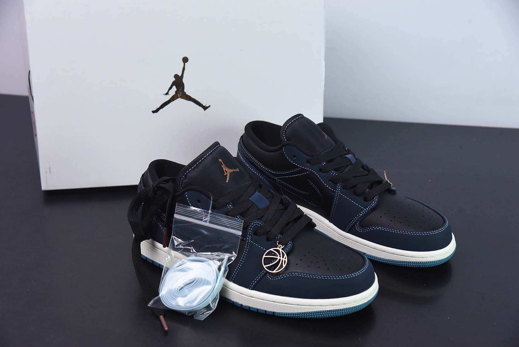 乔丹Air Jordan 1 Low AJ1黑午夜蓝低帮复古运动篮球鞋纯原版本 货号：FJ5478-010