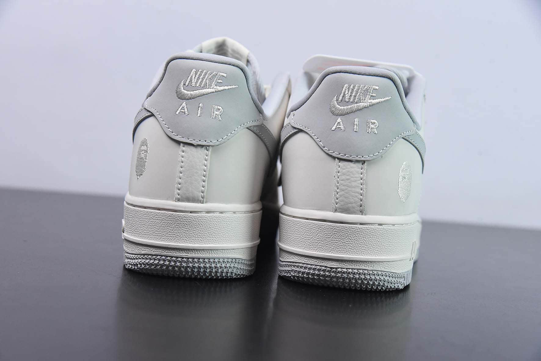 耐克NIke Air Force 1 '07 Low “BAPE联名米灰帆布”空军一号低帮休闲板鞋纯原版本 货号：BS9055-748