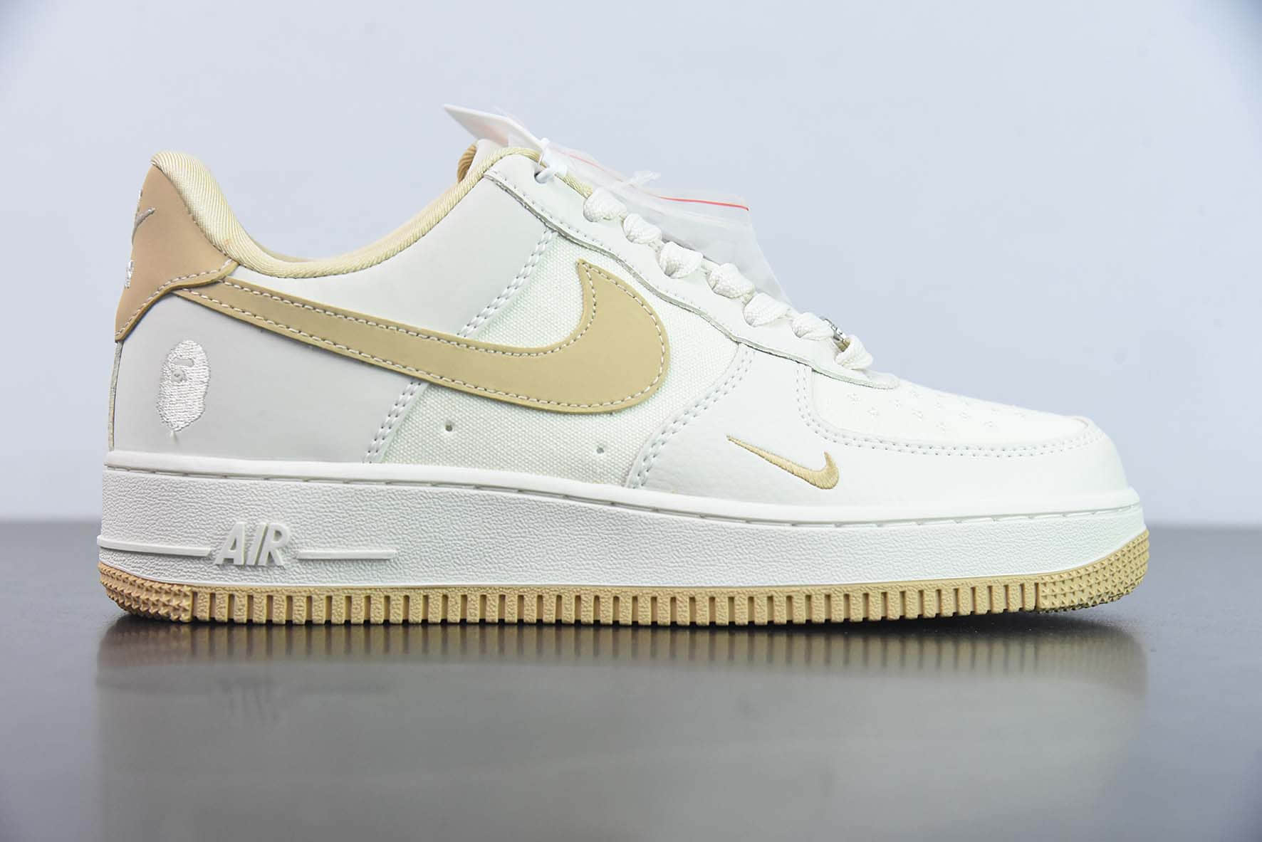 耐克Nike Air Force 1 Low猿人头联名米白黄色双勾空军一号低帮运动休闲板鞋纯原版本 货号：BS9055-747