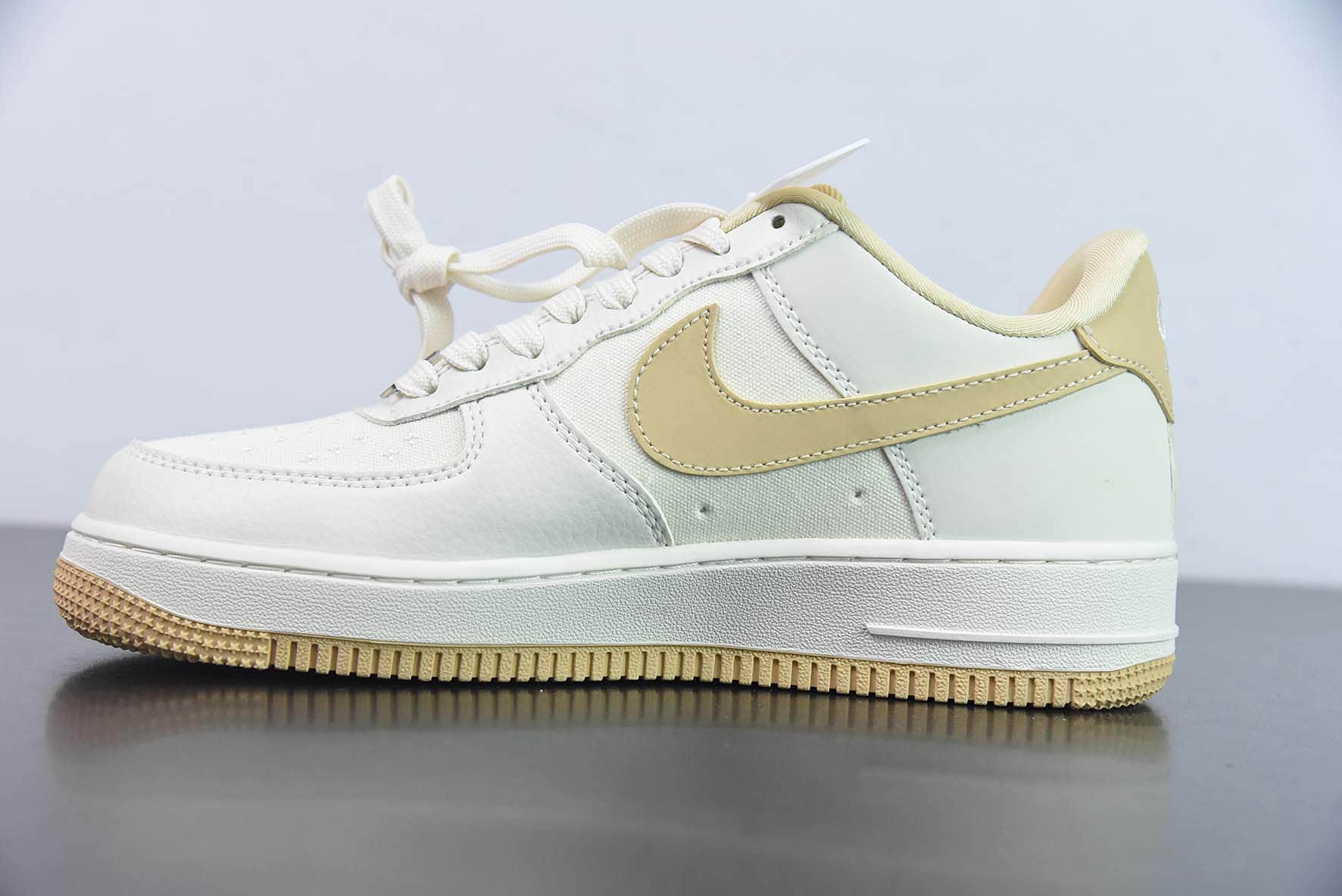 耐克Nike Air Force 1 Low猿人头联名米白黄色双勾空军一号低帮运动休闲板鞋纯原版本 货号：BS9055-747