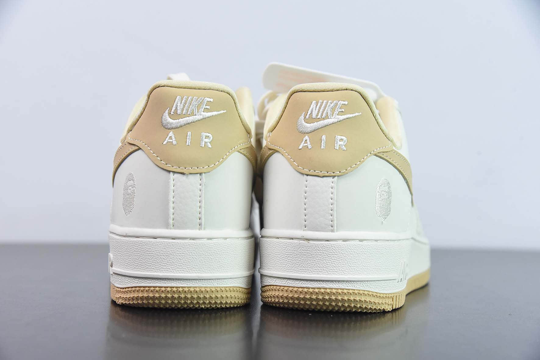 耐克Nike Air Force 1 Low猿人头联名米白黄色双勾空军一号低帮运动休闲板鞋纯原版本 货号：BS9055-747