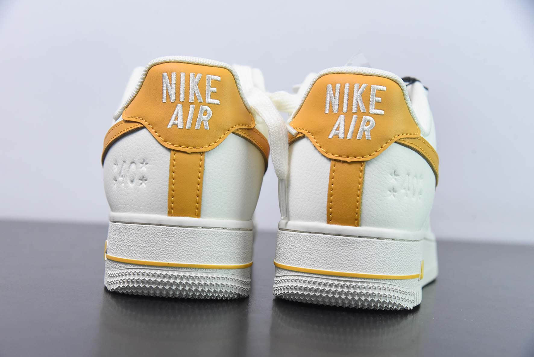 耐克NIke Air Force 1 '07 Low “40周年纪念款米白金空军一号低帮休闲板鞋纯原版本 货号：DQ7658-105