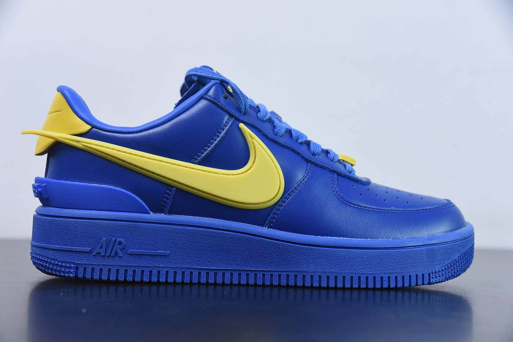 耐克Nike AMBUSH x NK Air Force 1 Low联名大钩黄蓝空军一号低帮运动板鞋纯原版本 货号：DV3464-400 