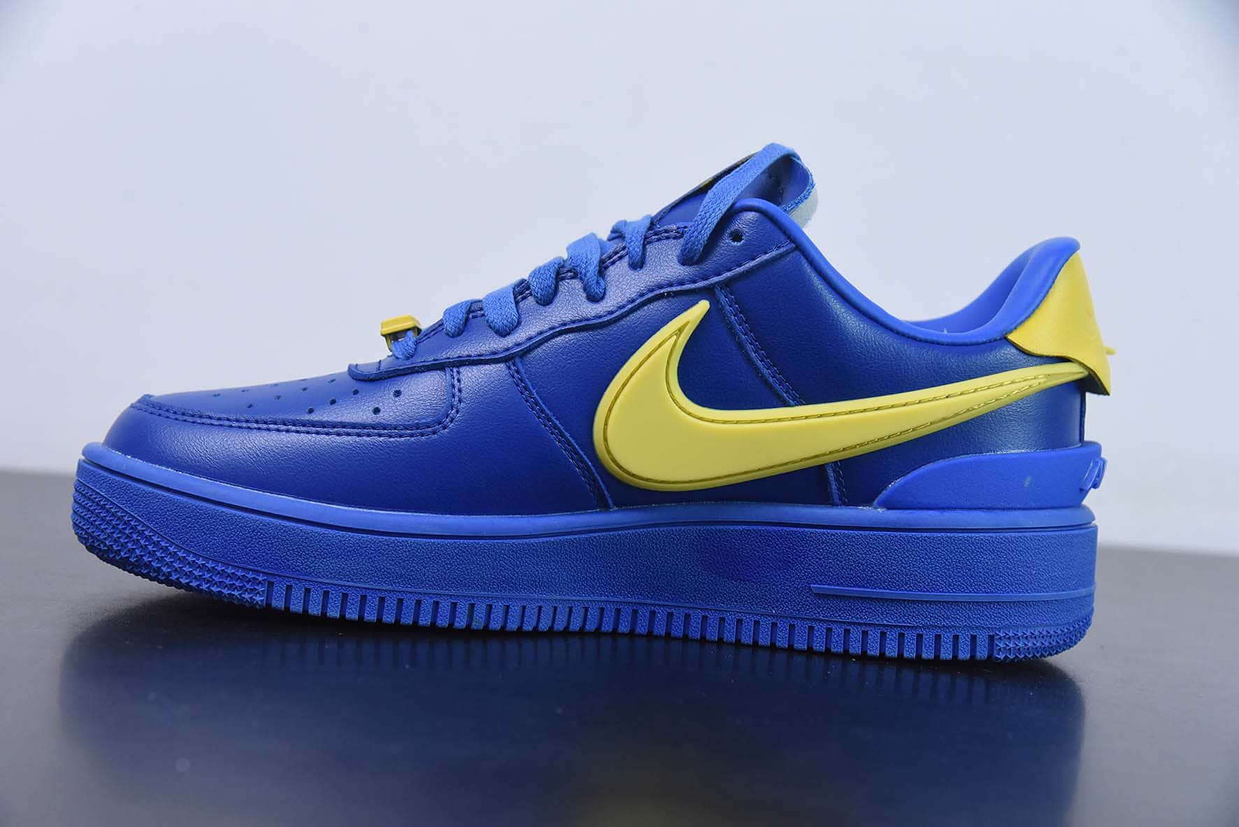 耐克Nike AMBUSH x NK Air Force 1 Low联名大钩黄蓝空军一号低帮运动板鞋纯原版本 货号：DV3464-400 