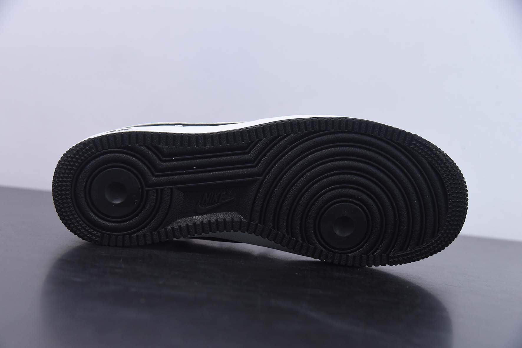 耐克Nike Air Force 1 Low 白黑空军一号低帮运动休闲板鞋纯原版本 货号：DV0788-103