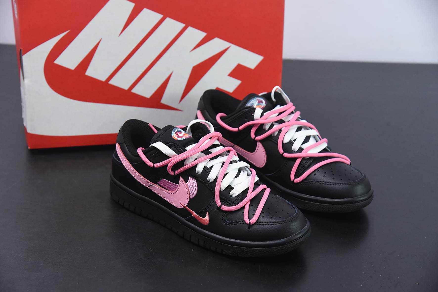 耐克Nike Dunk Low Multi Color 活力三勾黑白粉定制版解构绑带休闲板鞋纯原版本 货号：FD4623-145