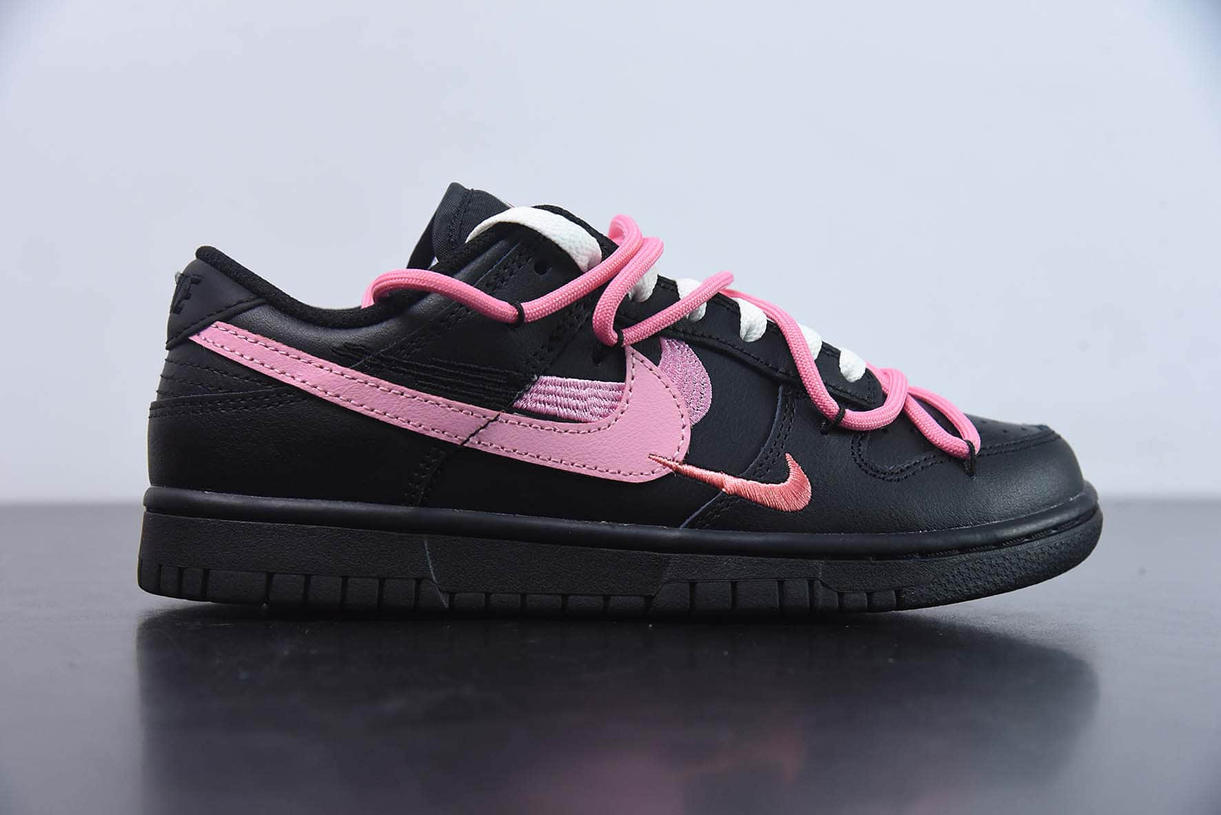 耐克Nike Dunk Low Multi Color 活力三勾黑白粉定制版解构绑带休闲板鞋纯原版本 货号：FD4623-145