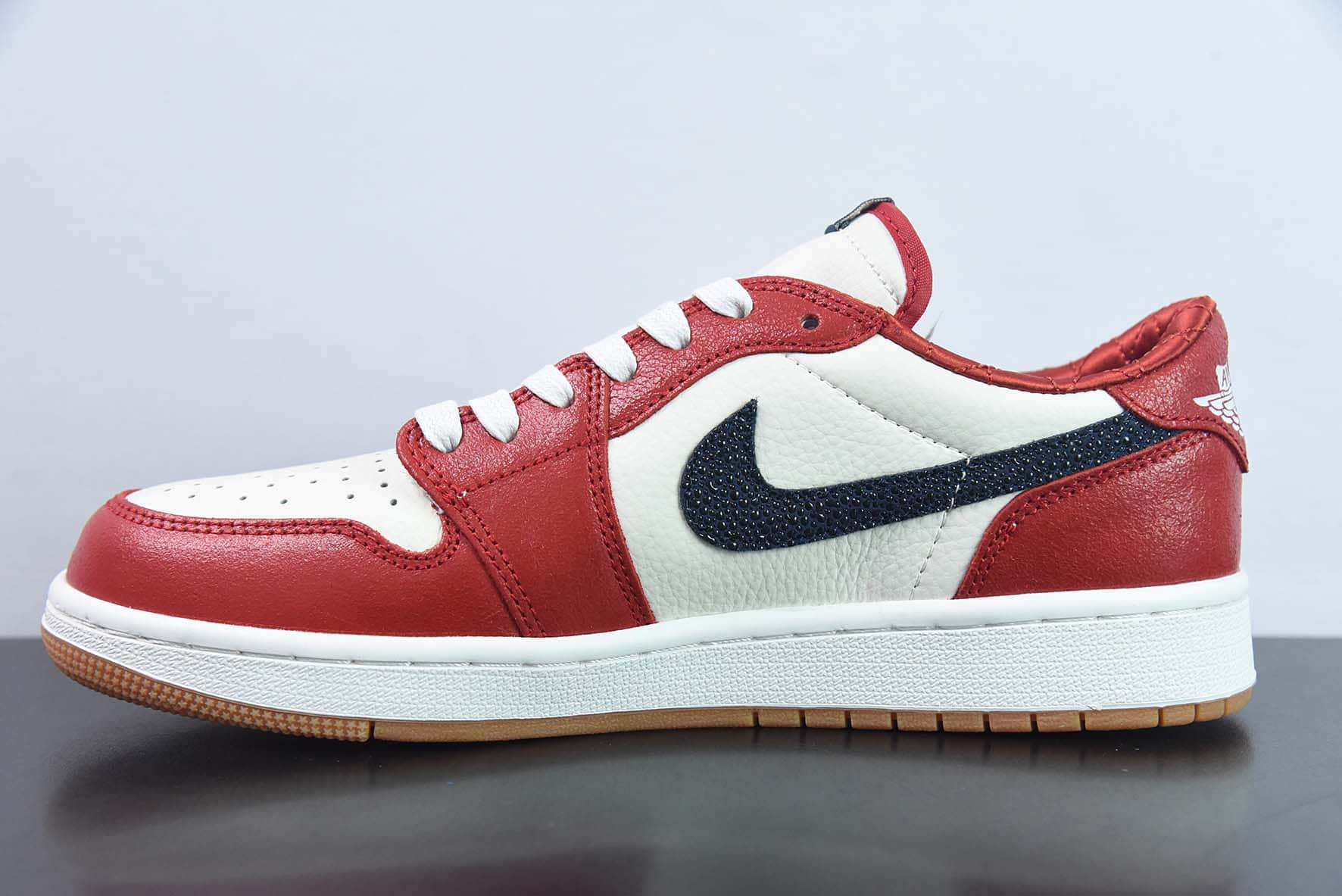 乔丹Air Jordan 1 Low OG Bleached Coral AJ1黑白红低帮复古运动鞋纯原版本 货号：CZ0790-100 