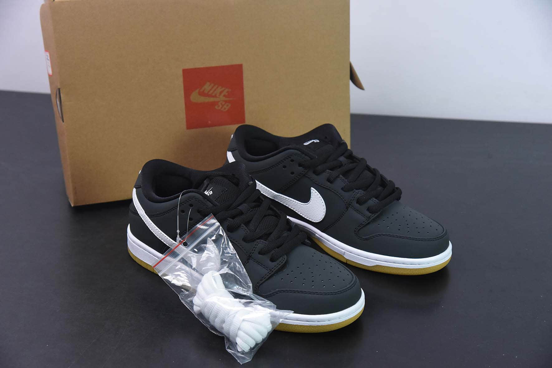 耐克Nike SB Dunk Low Pro ISO生胶黑白扣篮系列复古低帮休闲运动滑板鞋纯原版本 货号：CD2563-001 