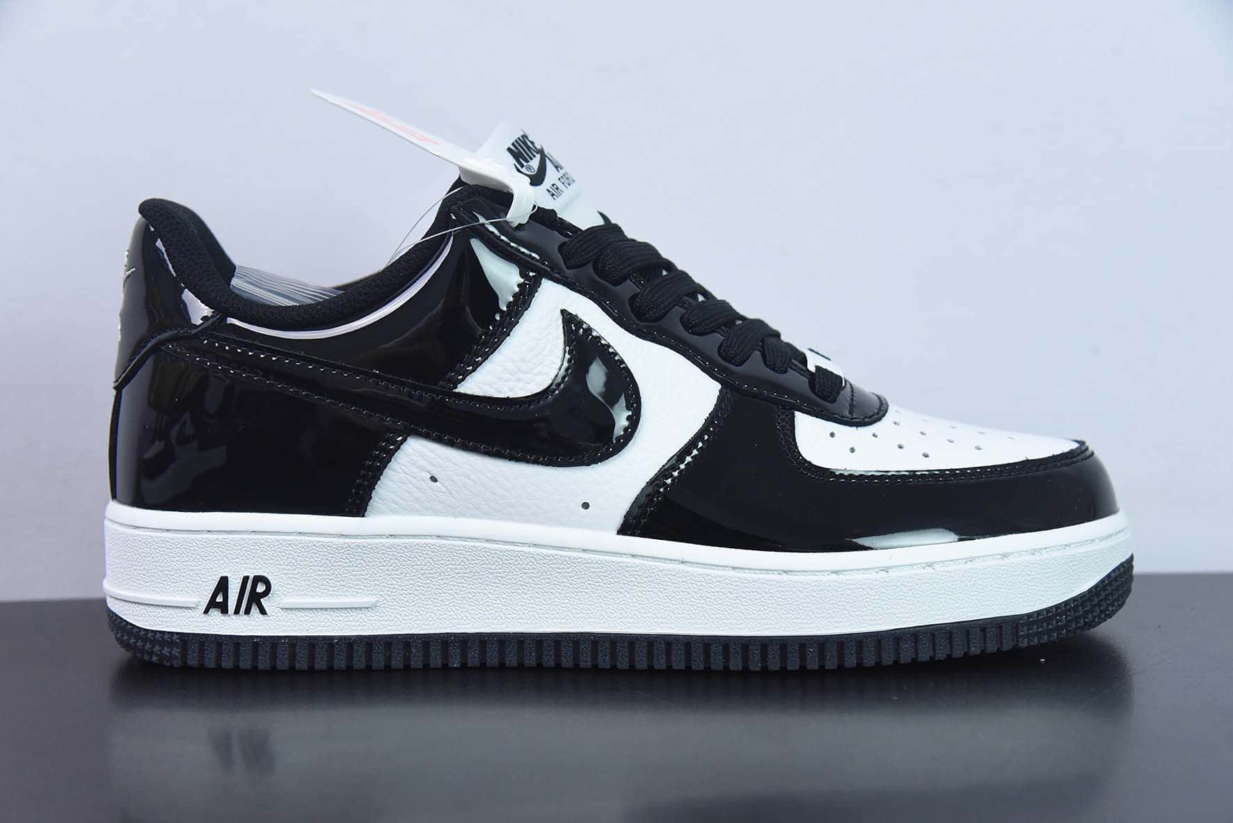 耐克Nike Air Force 1’07 LowBlackWhitePande漆皮黑白熊猫空军一号低帮休闲板鞋纯原版本 货号：HP3656-588 