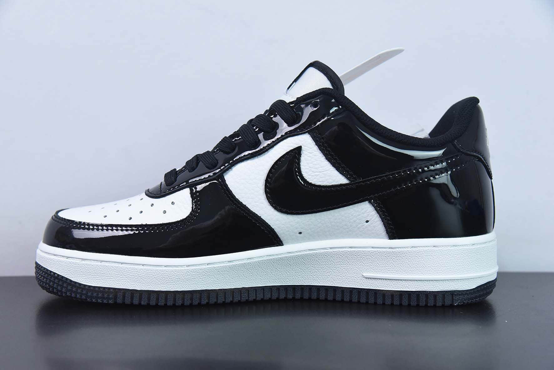 耐克Nike Air Force 1’07 LowBlackWhitePande漆皮黑白熊猫空军一号低帮休闲板鞋纯原版本 货号：HP3656-588 