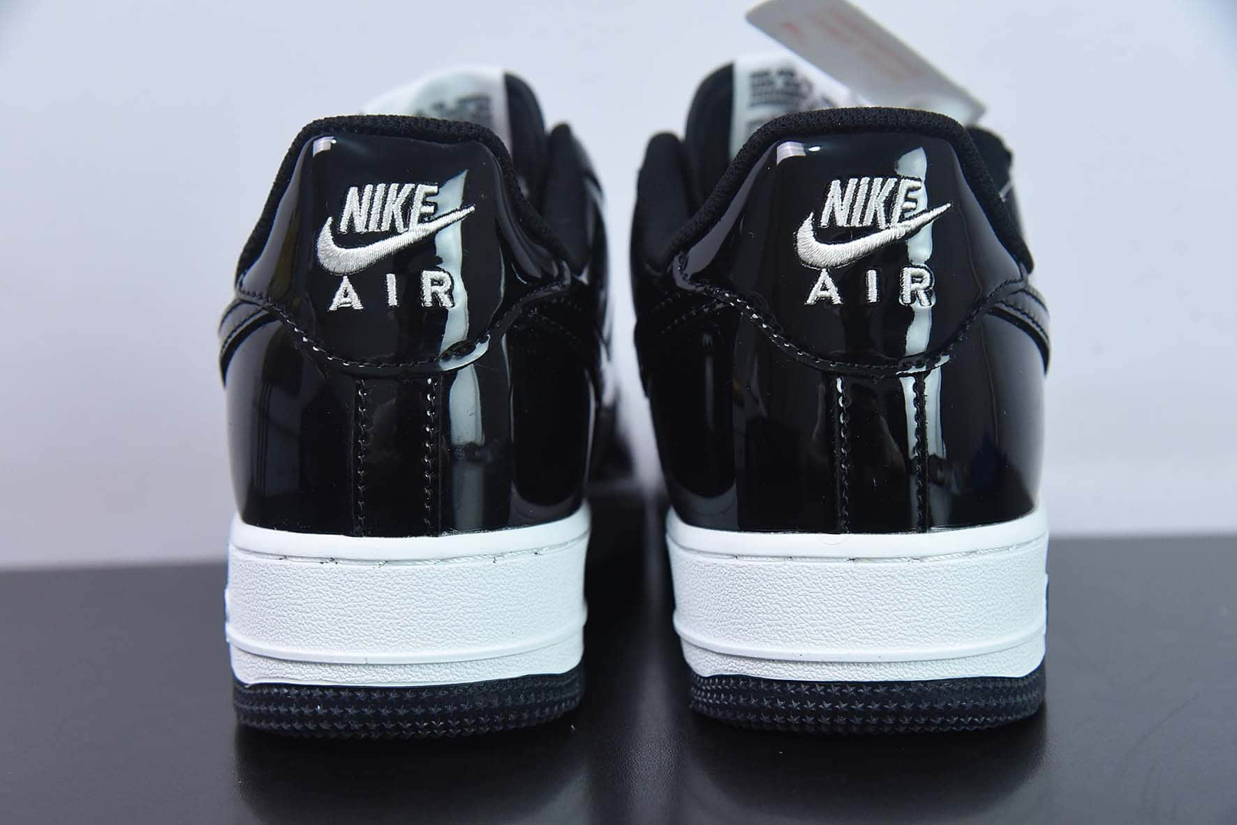 耐克Nike Air Force 1’07 LowBlackWhitePande漆皮黑白熊猫空军一号低帮休闲板鞋纯原版本 货号：HP3656-588 