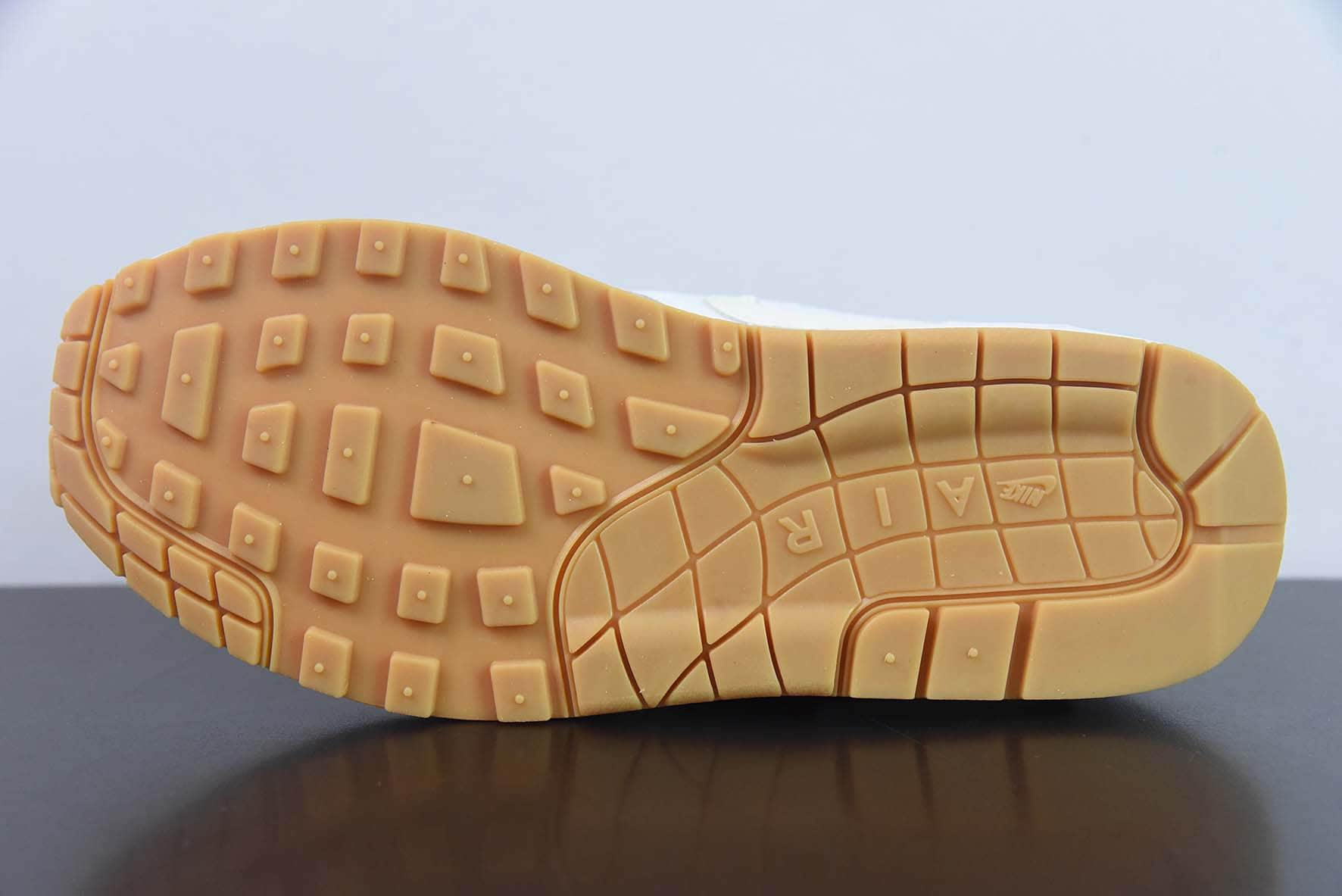 耐克Nike Air Max 1 “The Bay” MAX1羽毛勾子半掌气垫复古跑步鞋纯原版本 货号：FJ4451-100 